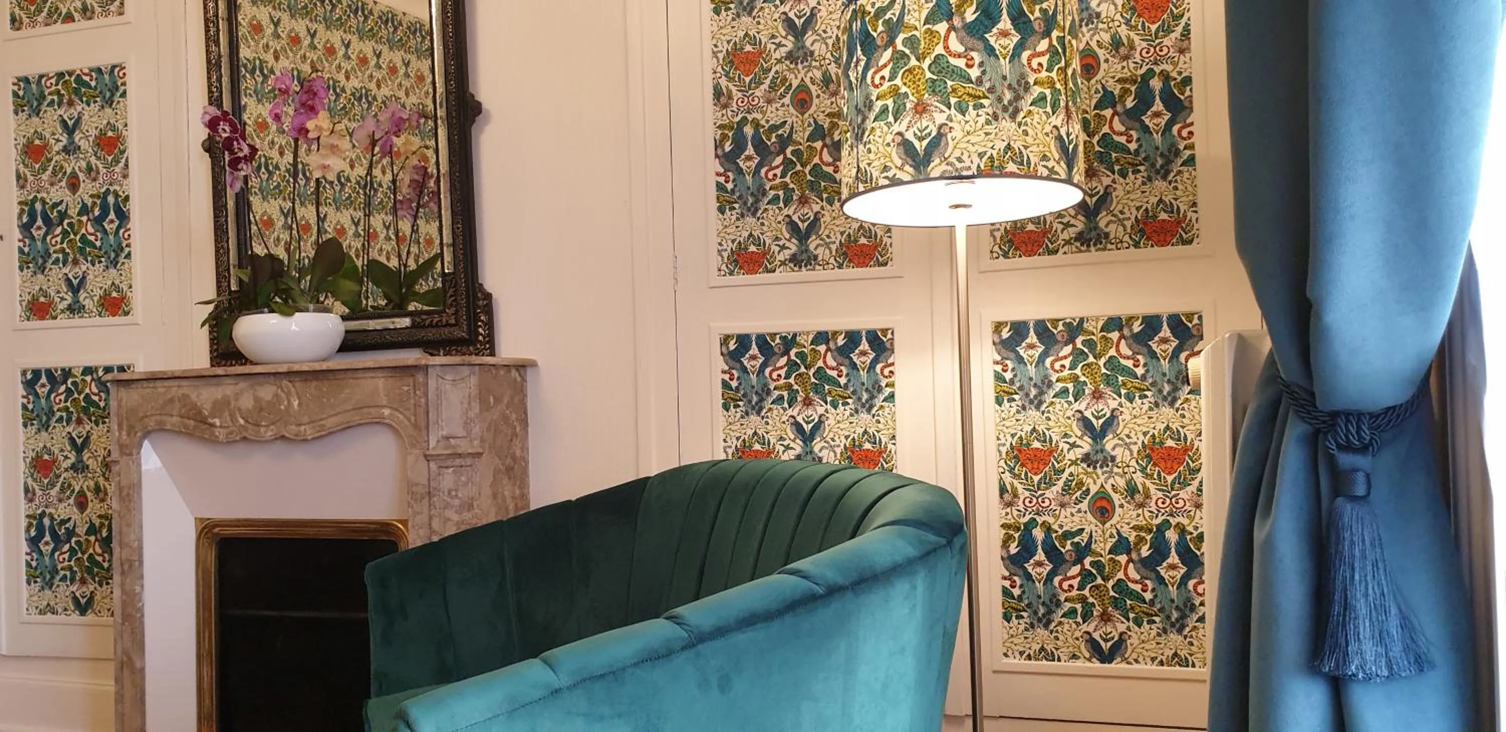Lounge or bar in LA MAISON LEONARD