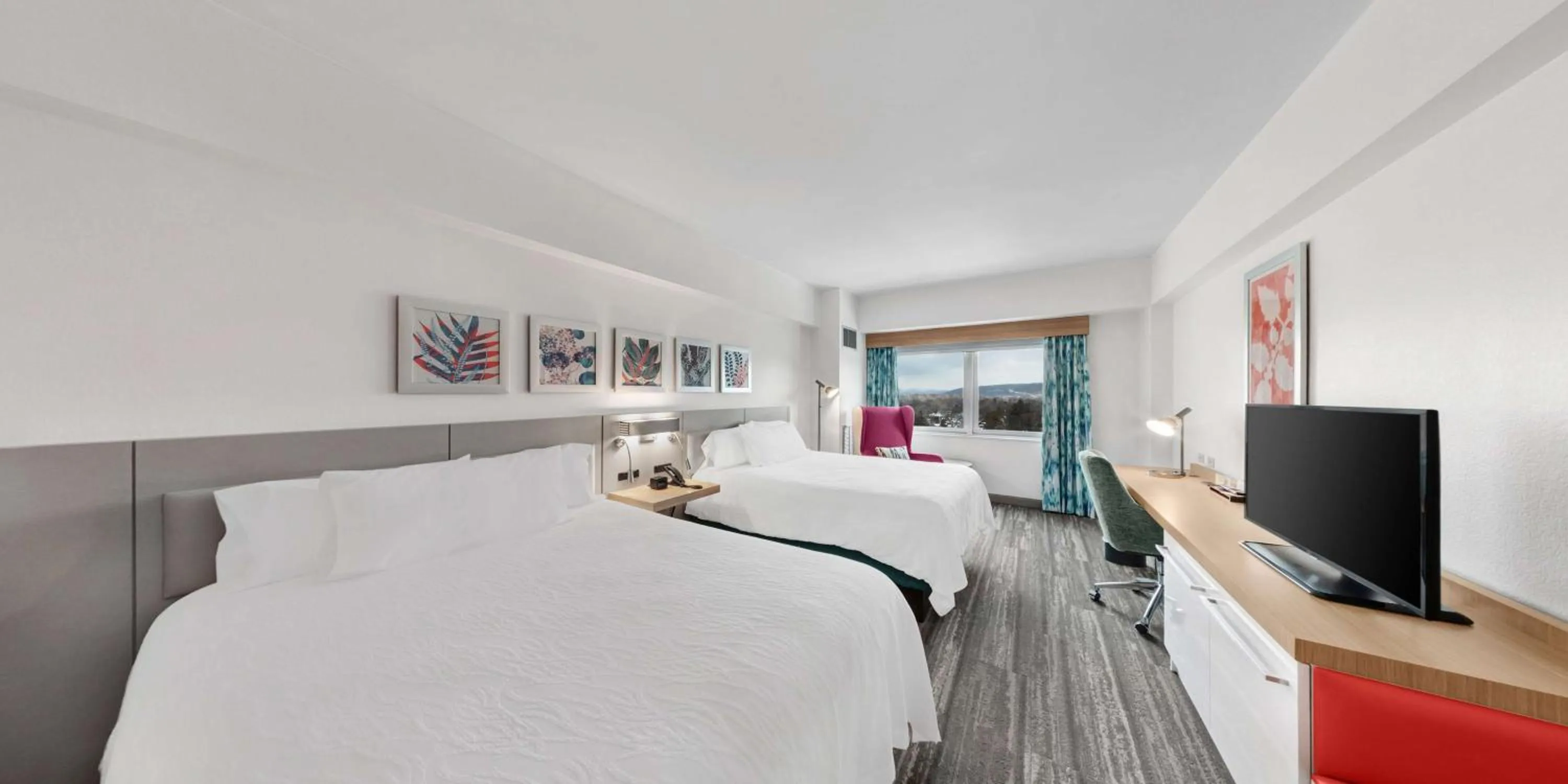 Photo of the whole room, Bed in Hilton Garden Inn Ithaca