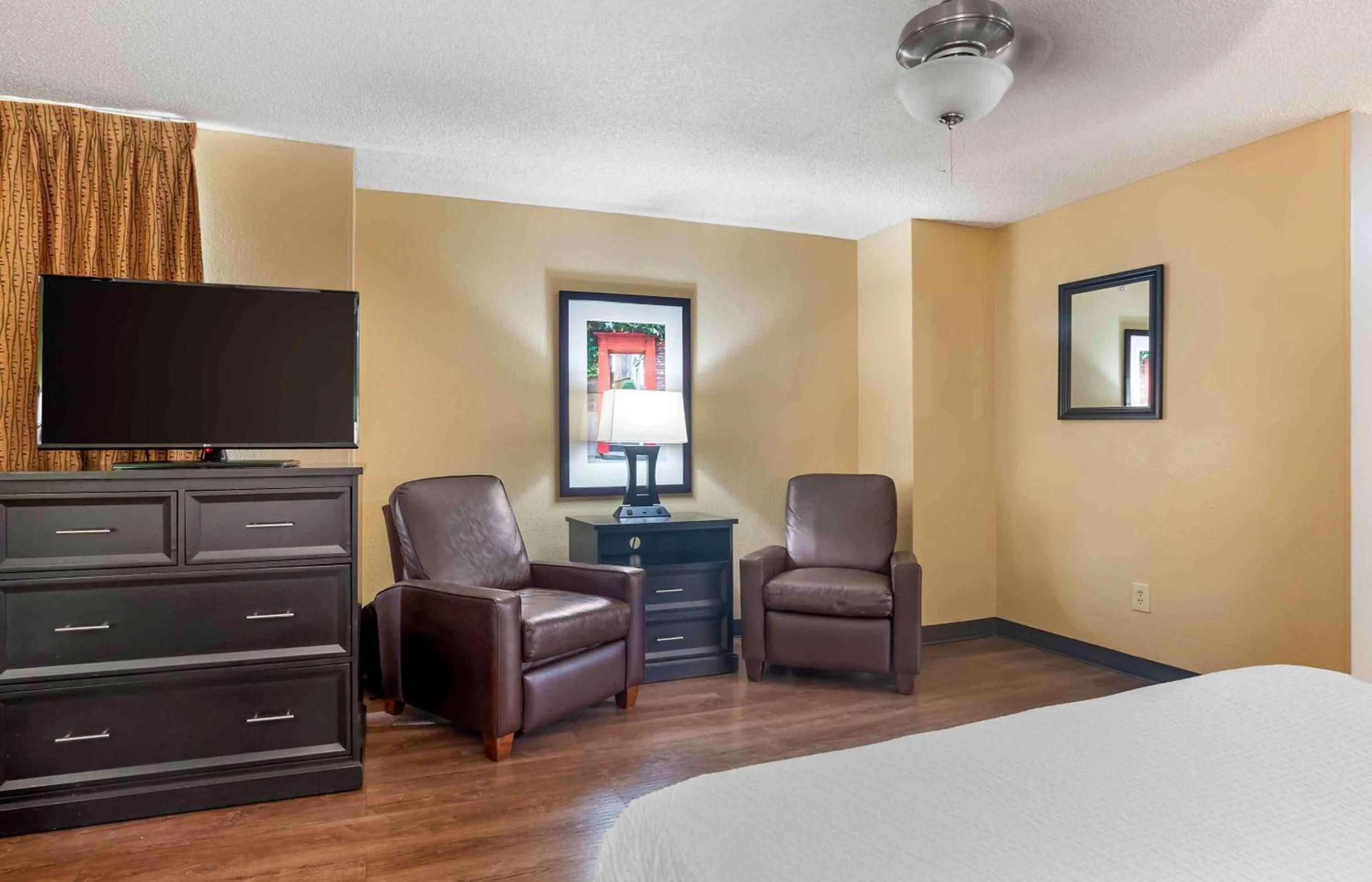 Bedroom, Bed in Extended Stay America Suites - Palm Springs - Airport