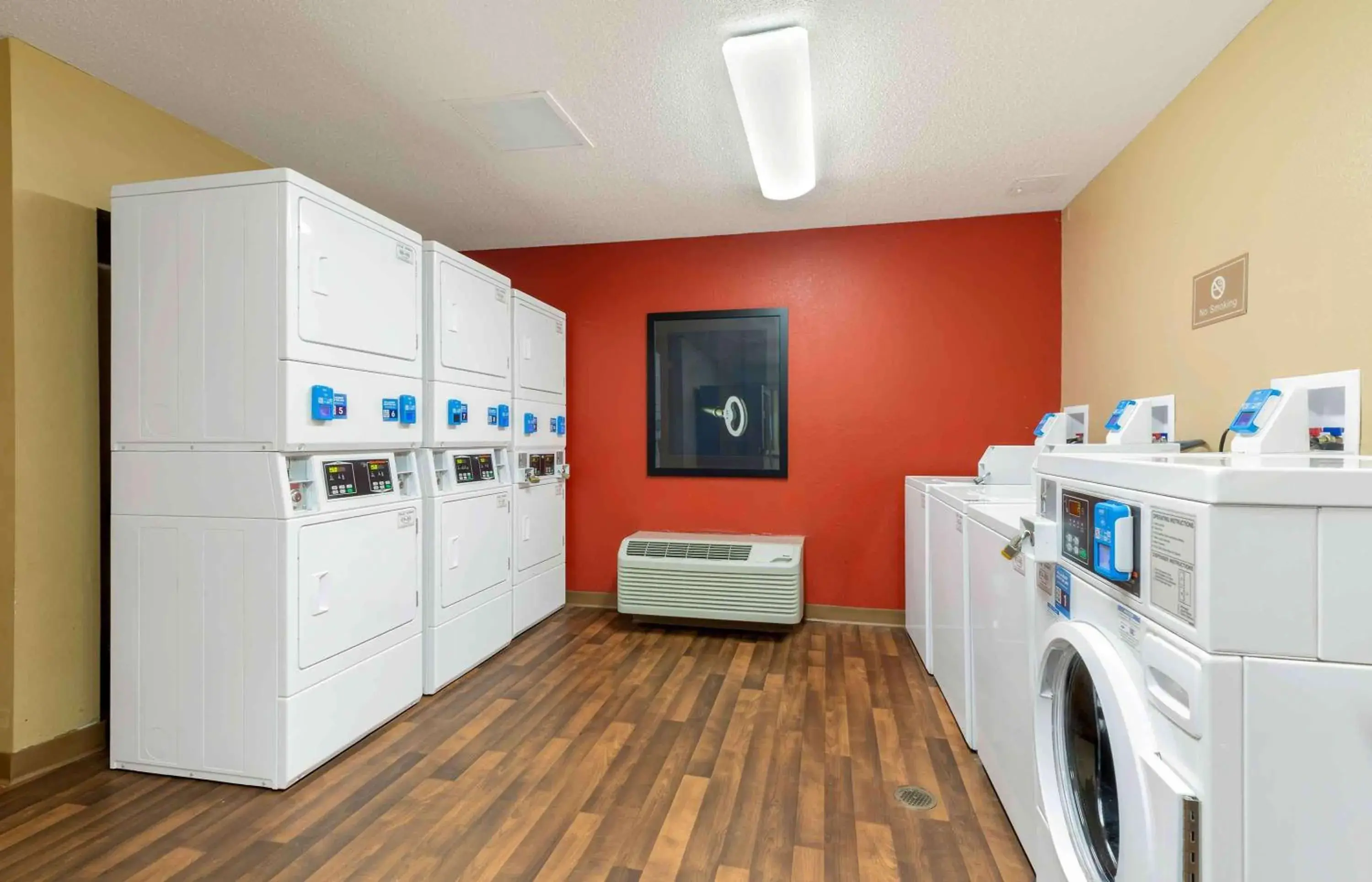 Property building in Extended Stay America Suites - Washington, DC - Chantilly - Dulles South Property building in Extended Stay America Suites - Washington, DC - Chantilly - Dulles South