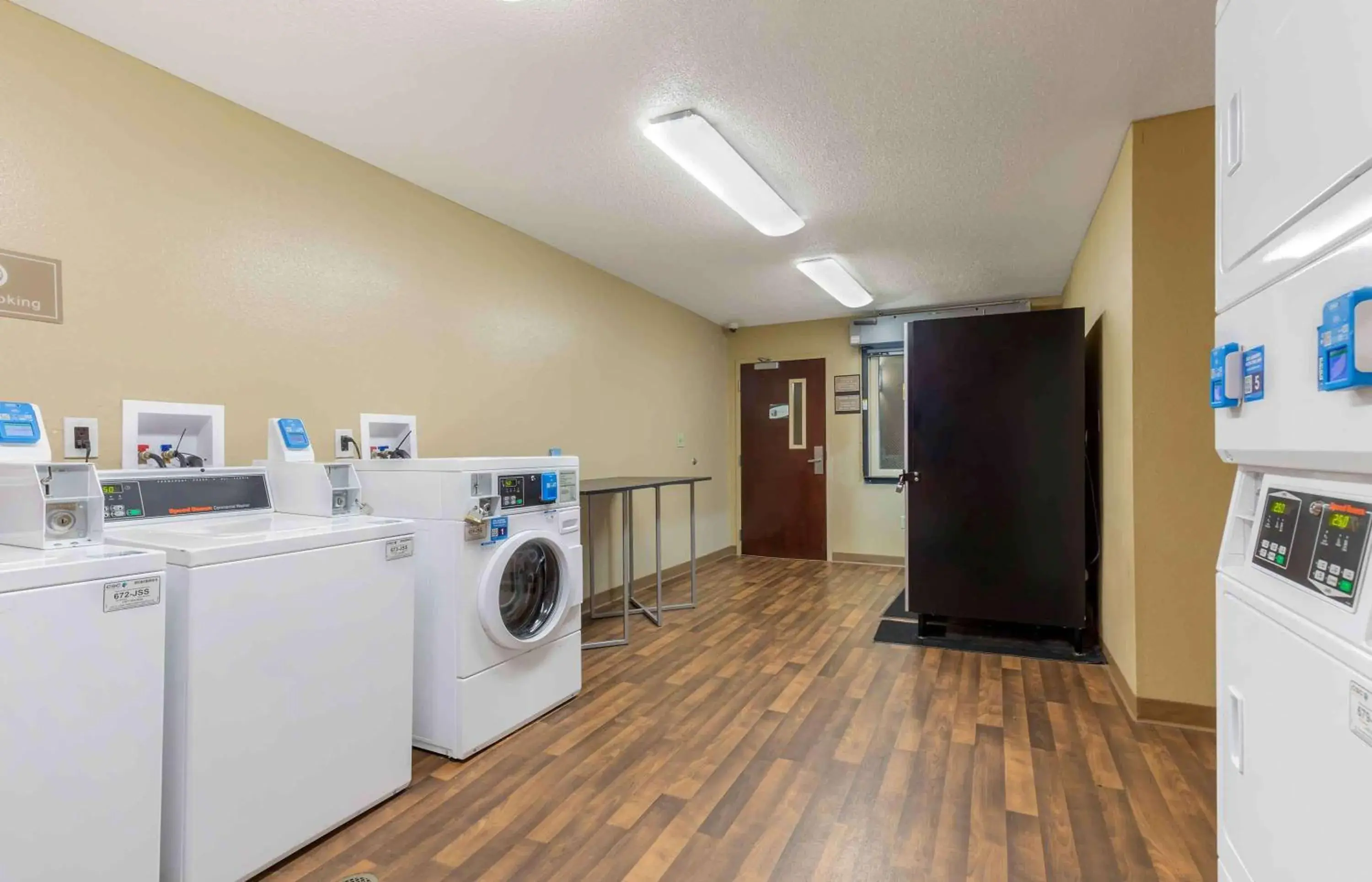 Property building in Extended Stay America Suites - Washington, DC - Chantilly - Dulles South Property building in Extended Stay America Suites - Washington, DC - Chantilly - Dulles South