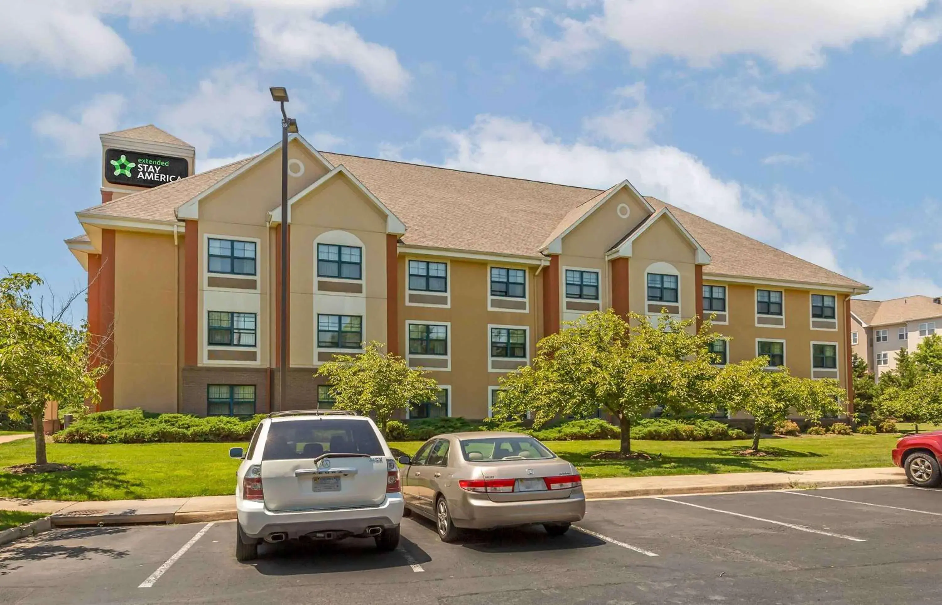 Property building in Extended Stay America Suites - Washington, DC - Chantilly - Dulles South Property building in Extended Stay America Suites - Washington, DC - Chantilly - Dulles South