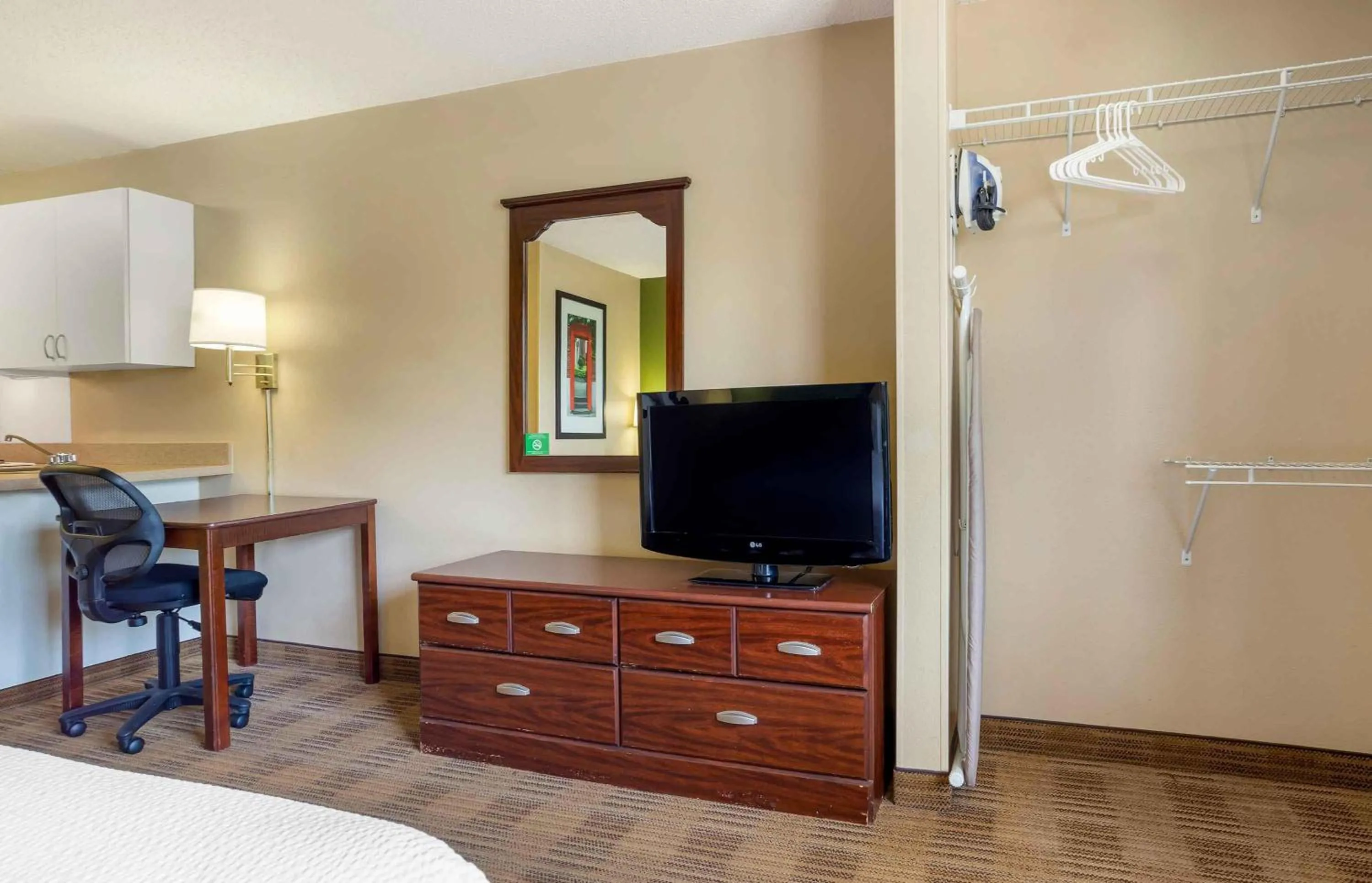Bedroom, Bed in Extended Stay America Select Suites - Houston - Willowbrook - HWY 249