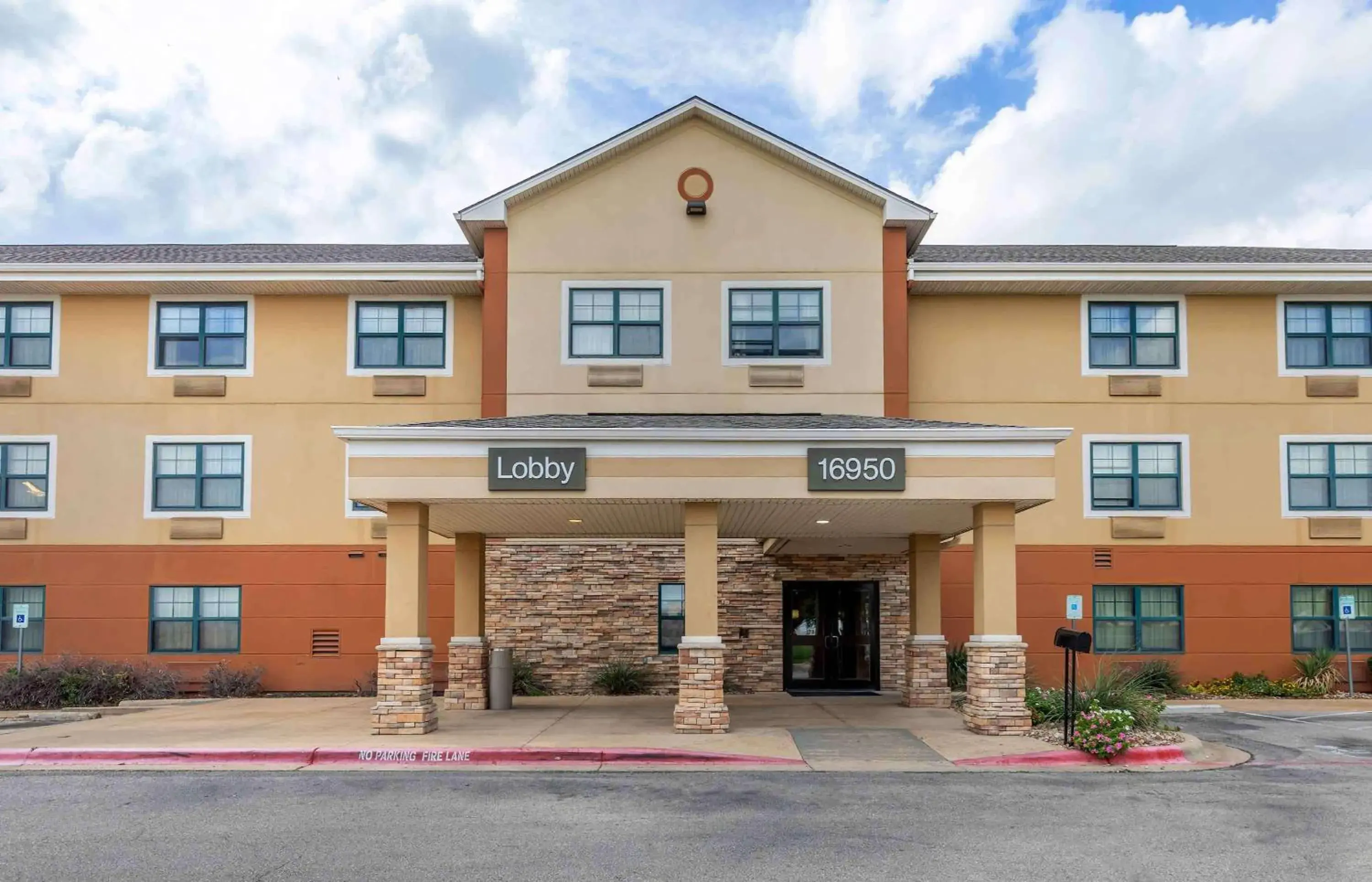 Property building in Extended Stay America Suites - Austin - Round Rock - South Property building in Extended Stay America Suites - Austin - Round Rock - South