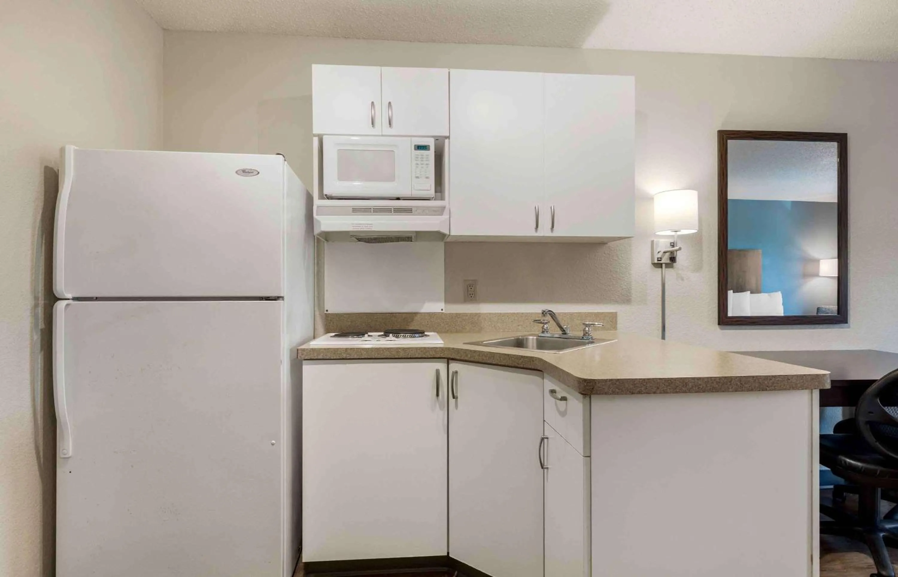 Kitchen or kitchenette in Extended Stay America Select Suites - Dallas - Lewisville