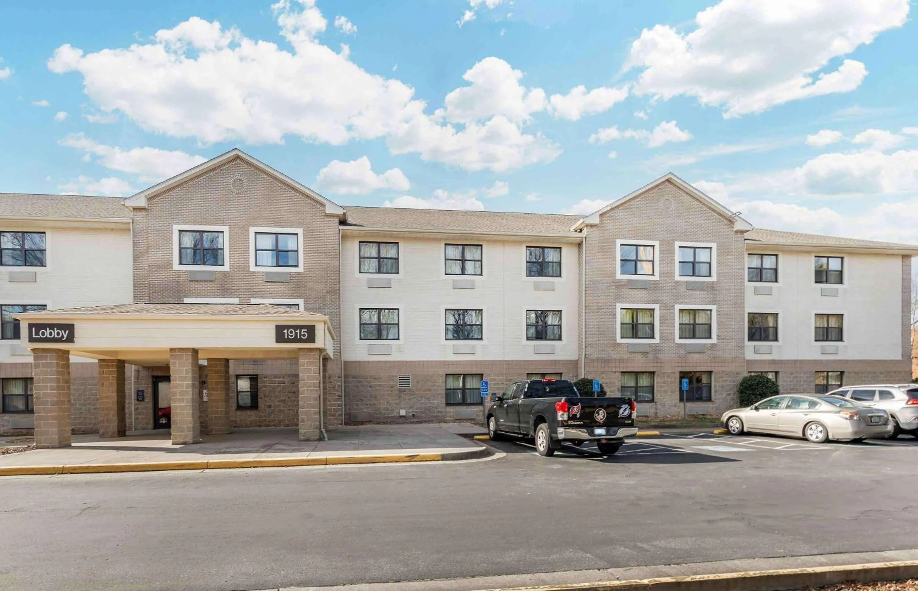 Property building in Extended Stay America Suites - Hampton - Coliseum