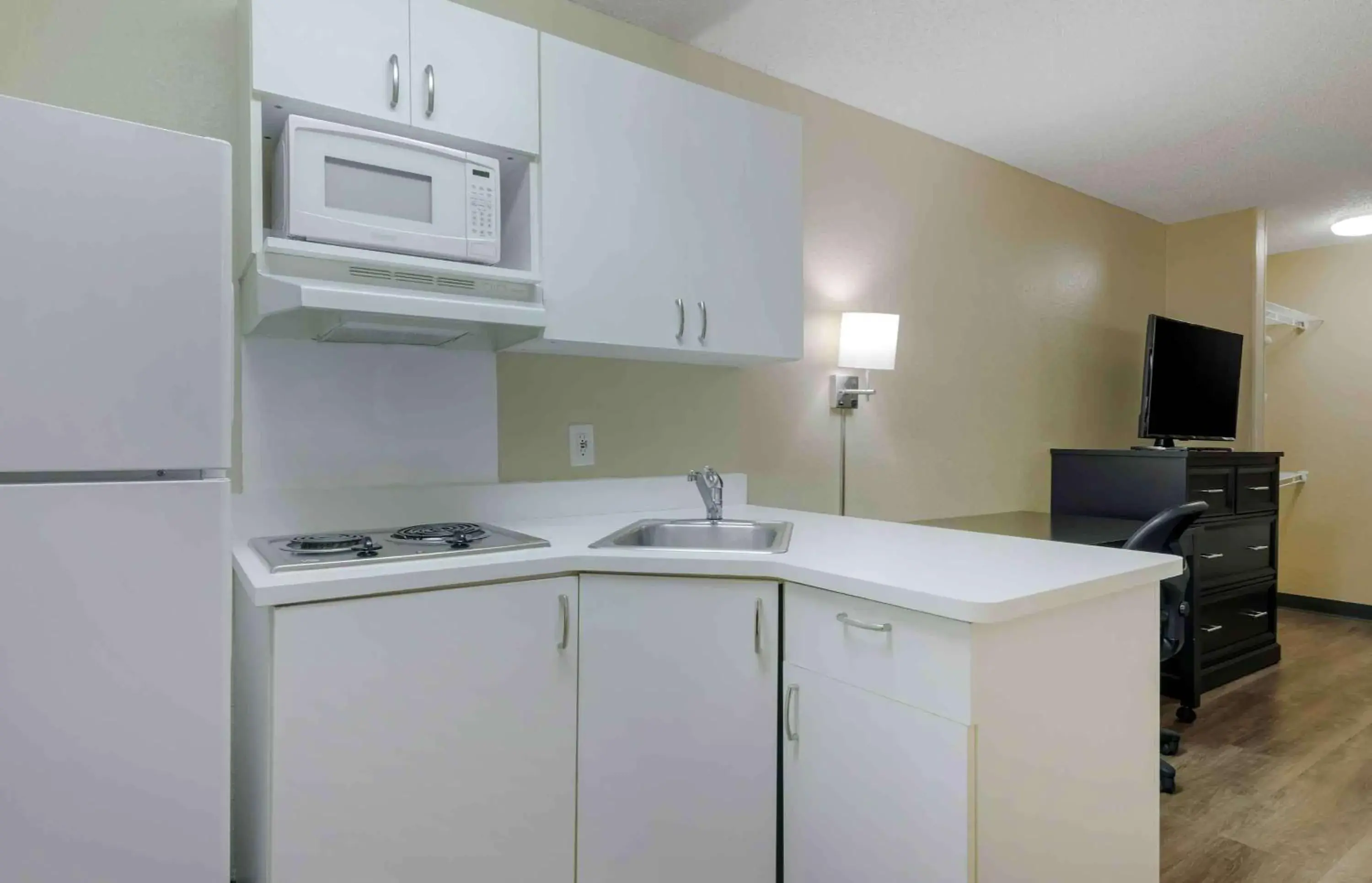 Bedroom in Extended Stay America Suites - Hampton - Coliseum Bedroom in Extended Stay America Suites - Hampton - Coliseum