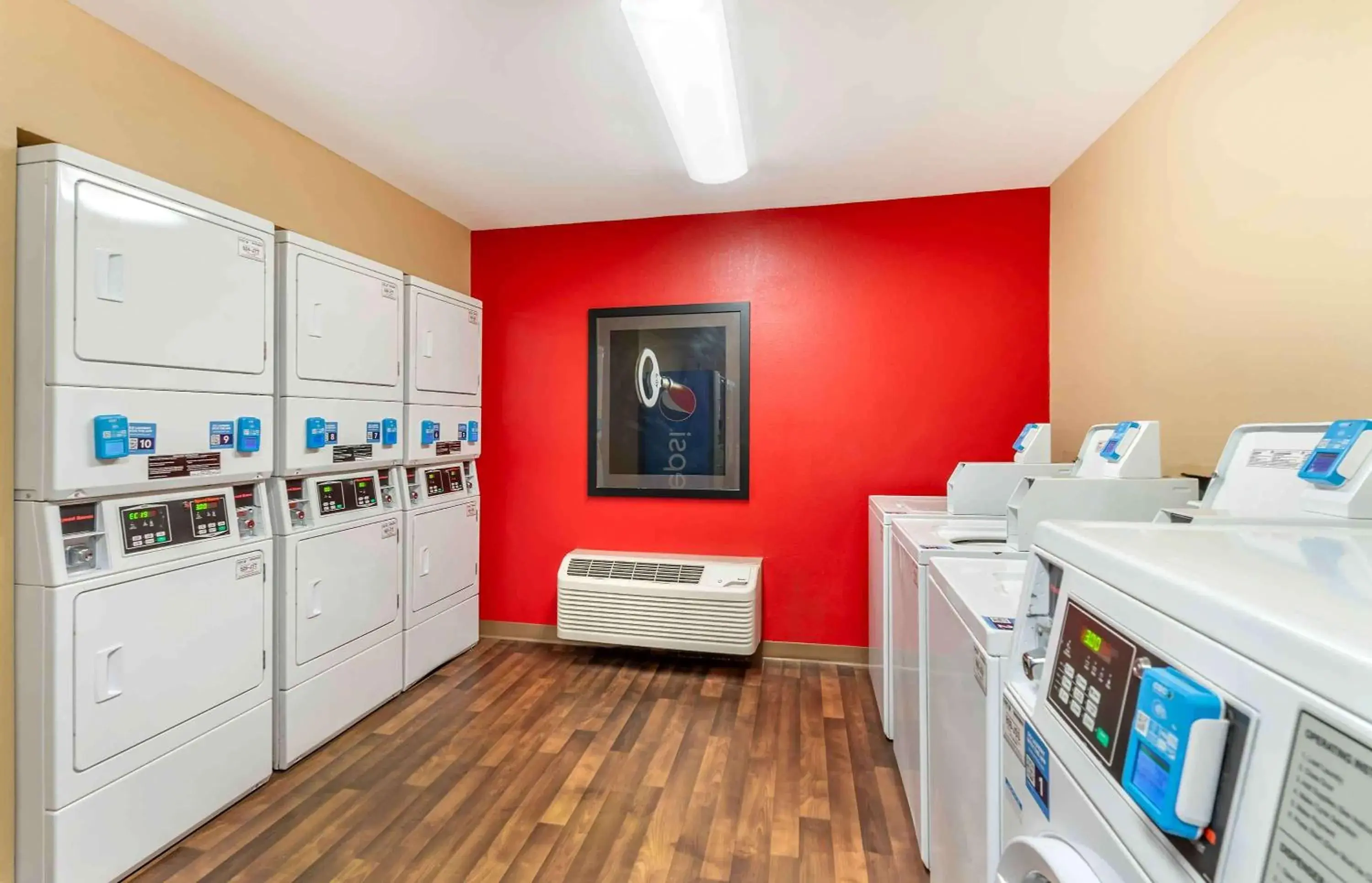 Property building in Extended Stay America Suites - Hampton - Coliseum Property building in Extended Stay America Suites - Hampton - Coliseum