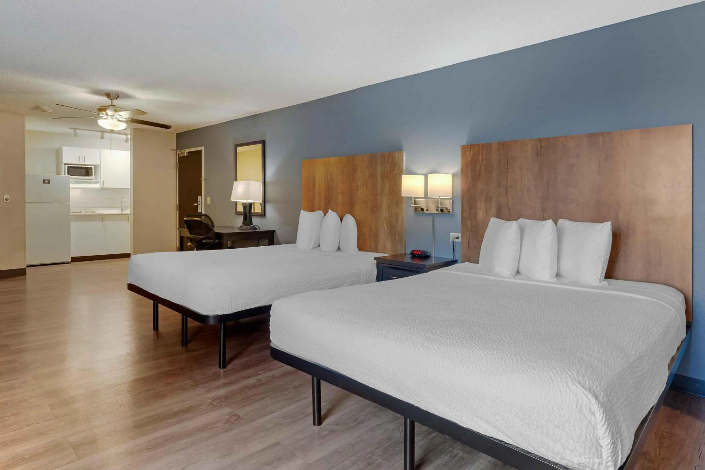 Bedroom, Bed in Extended Stay America Suites - Washington, DC - Alexandria - Landmark