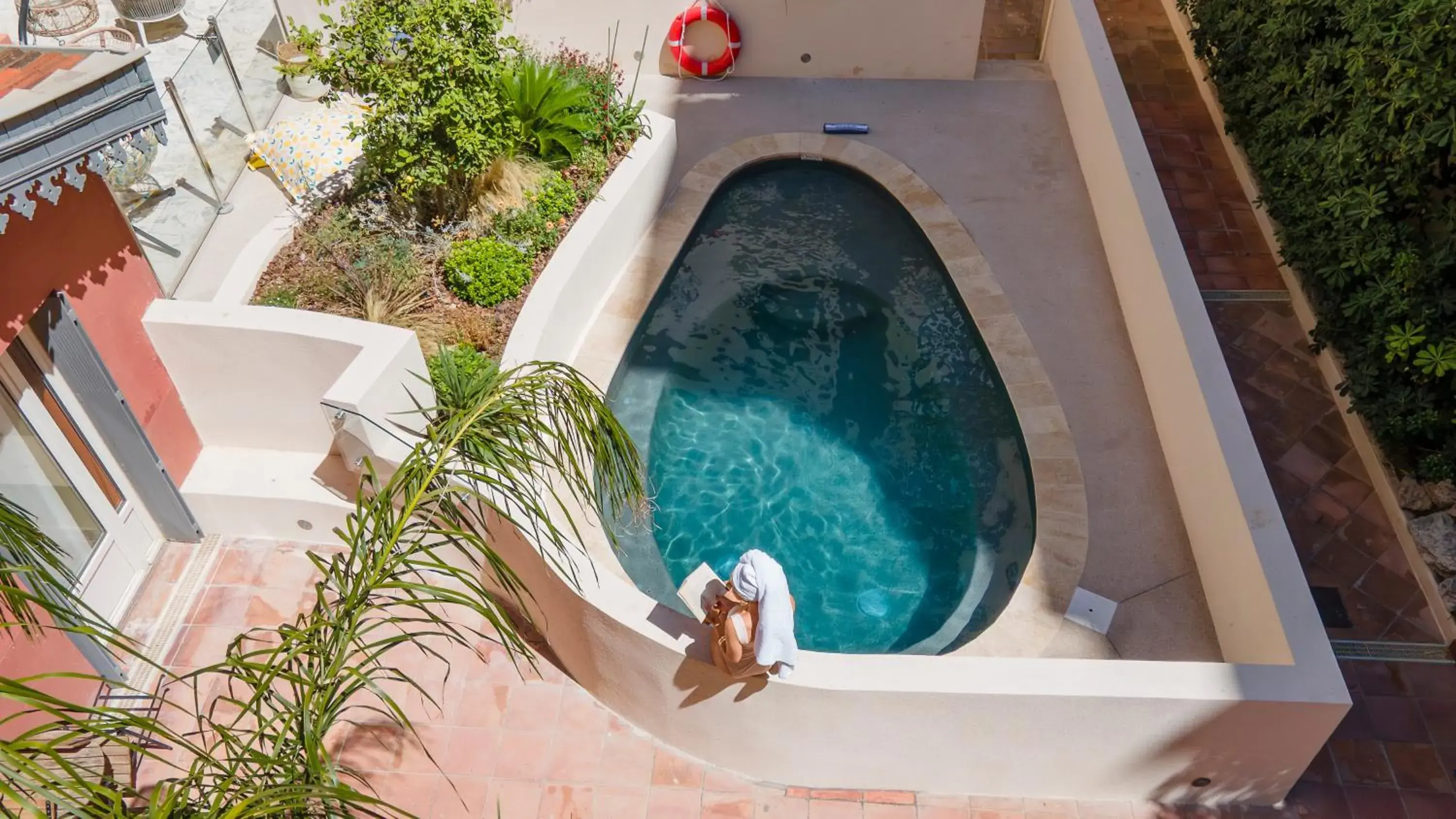 Swimming pool in Nice Excelsior Centre ville by HappyCulture Swimming pool in Nice Excelsior Centre ville by HappyCulture