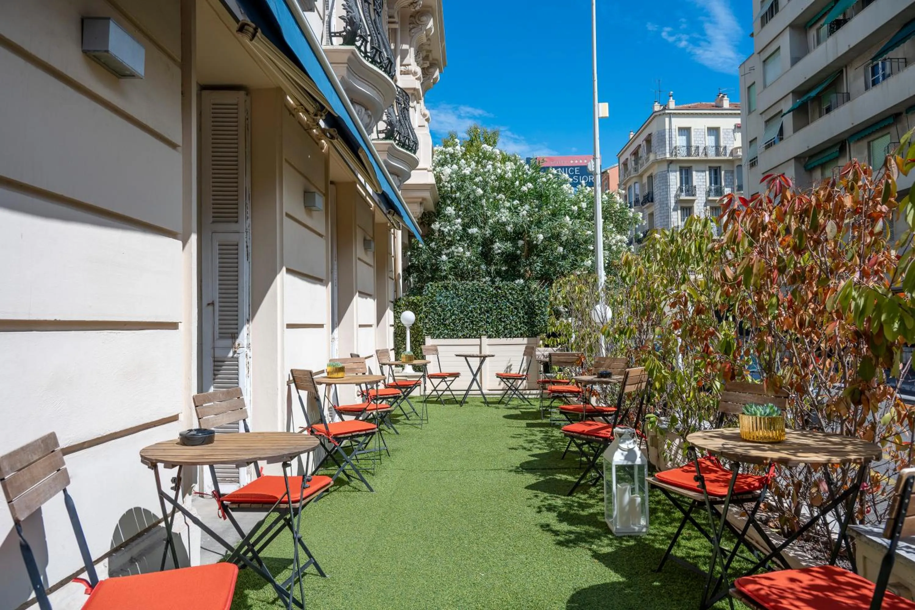 Patio in Nice Excelsior Centre ville by HappyCulture