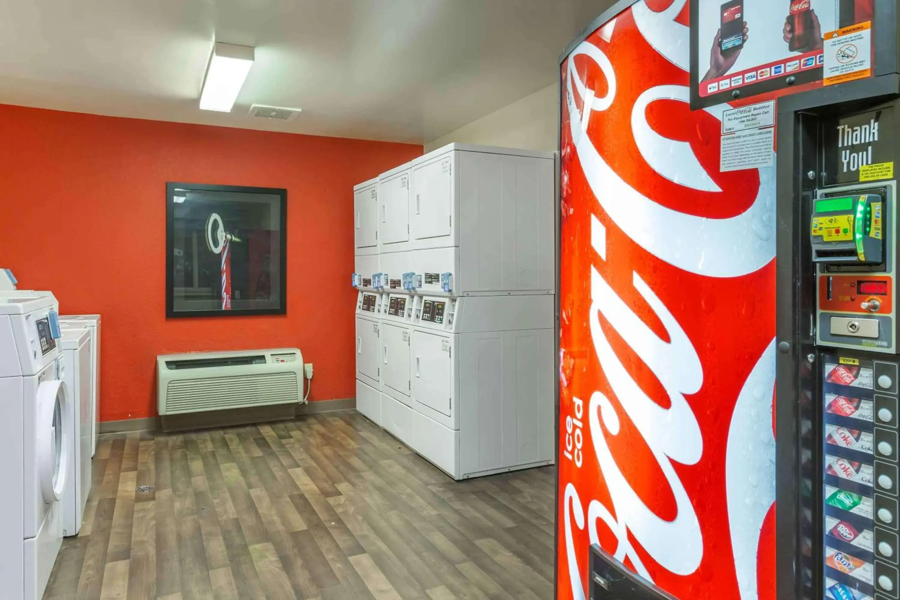 Property building in Extended Stay America Select Suites - Phoenix - Deer Valley Property building in Extended Stay America Select Suites - Phoenix - Deer Valley