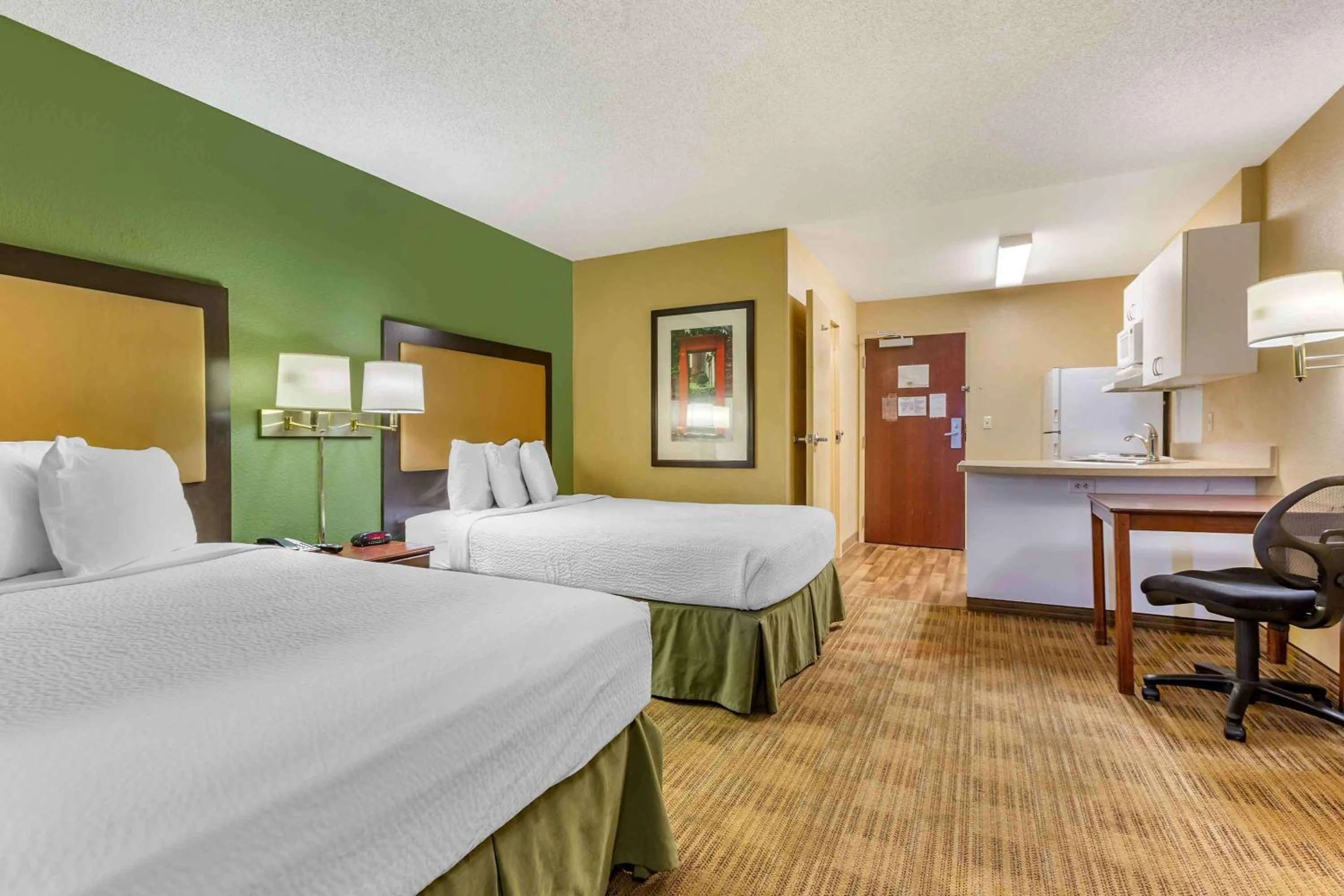 Bedroom, Bed in Extended Stay America Select Suites - Phoenix - Deer Valley