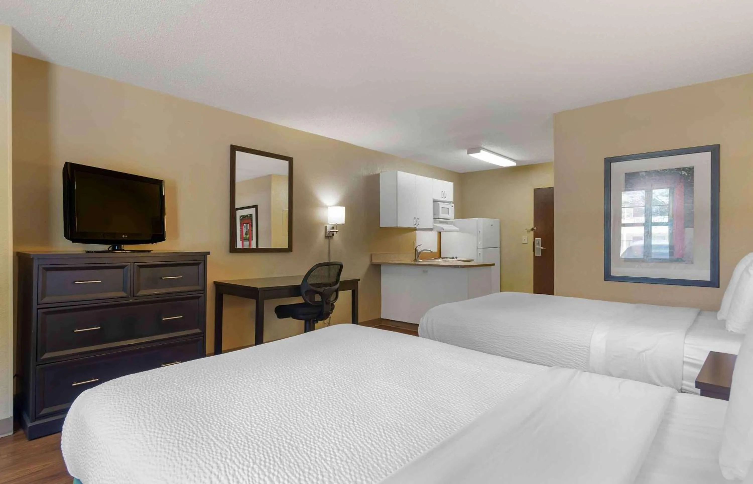 Bedroom, Bed in Extended Stay America Select Suites - Atlanta - Morrow