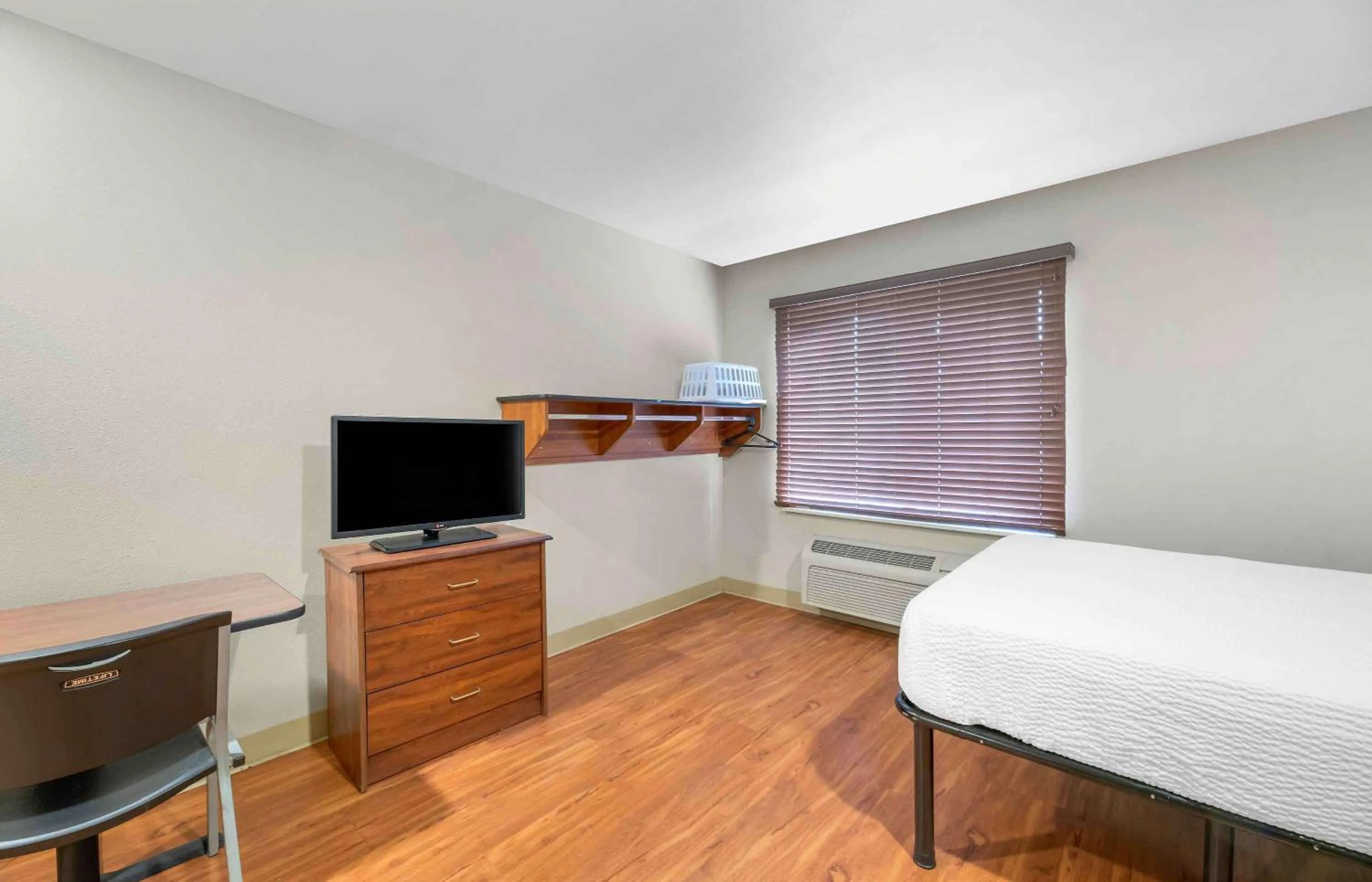 Bedroom, Bed in Extended Stay America Select Suites - Lubbock - West