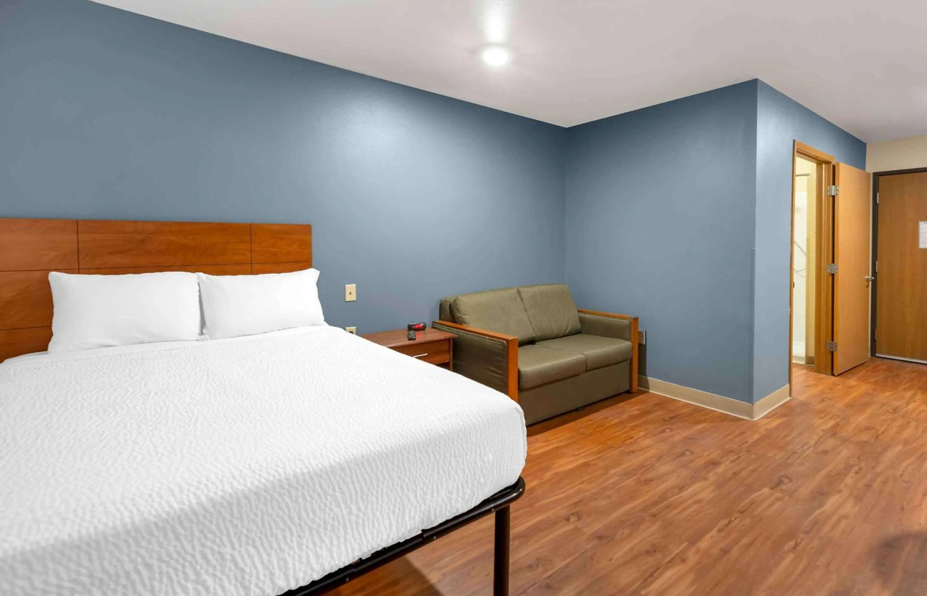 Bedroom, Bed in Extended Stay America Select Suites - Lubbock - West