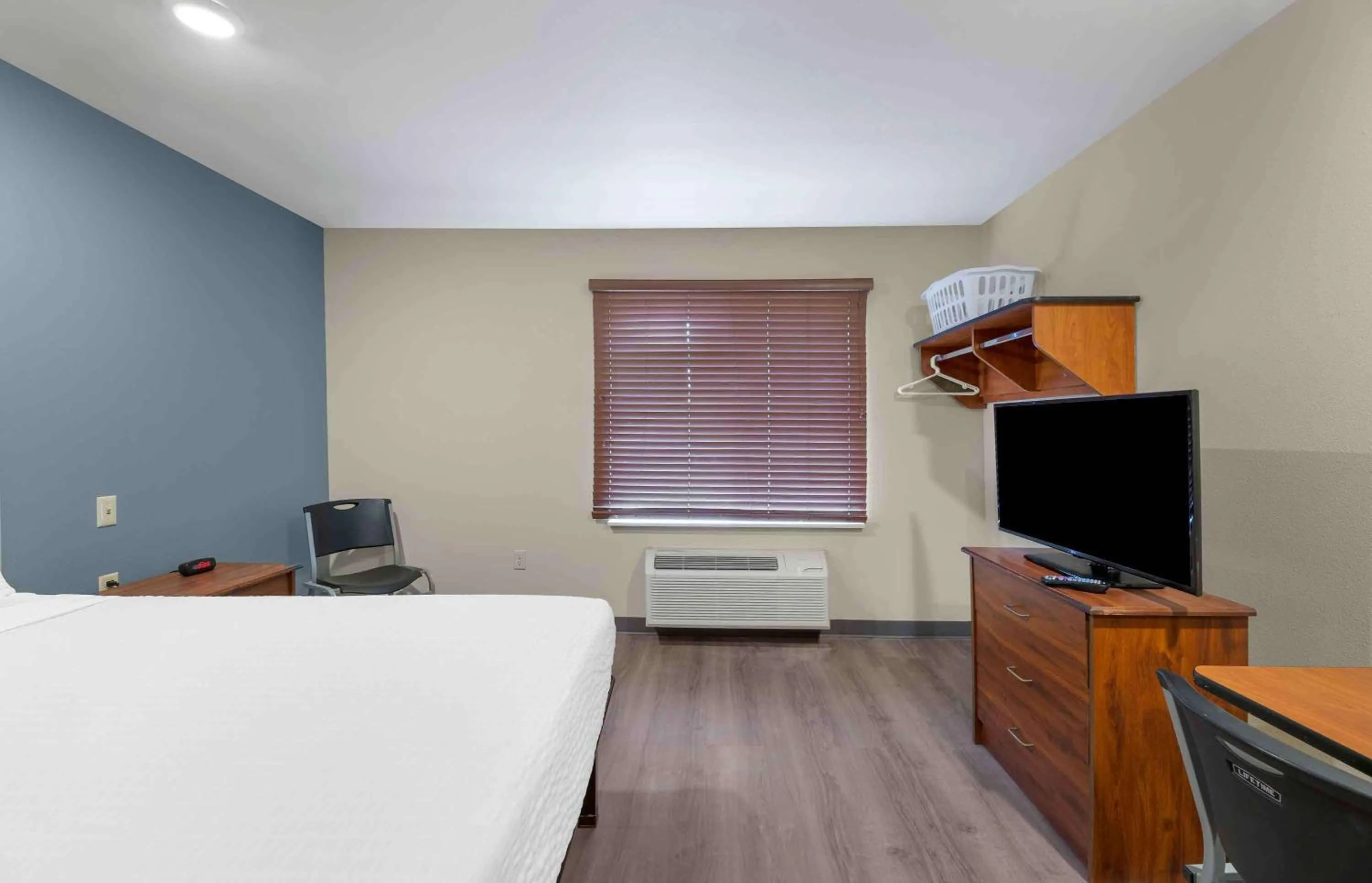 Bedroom, Bed in Extended Stay America Select Suites - Lubbock - West