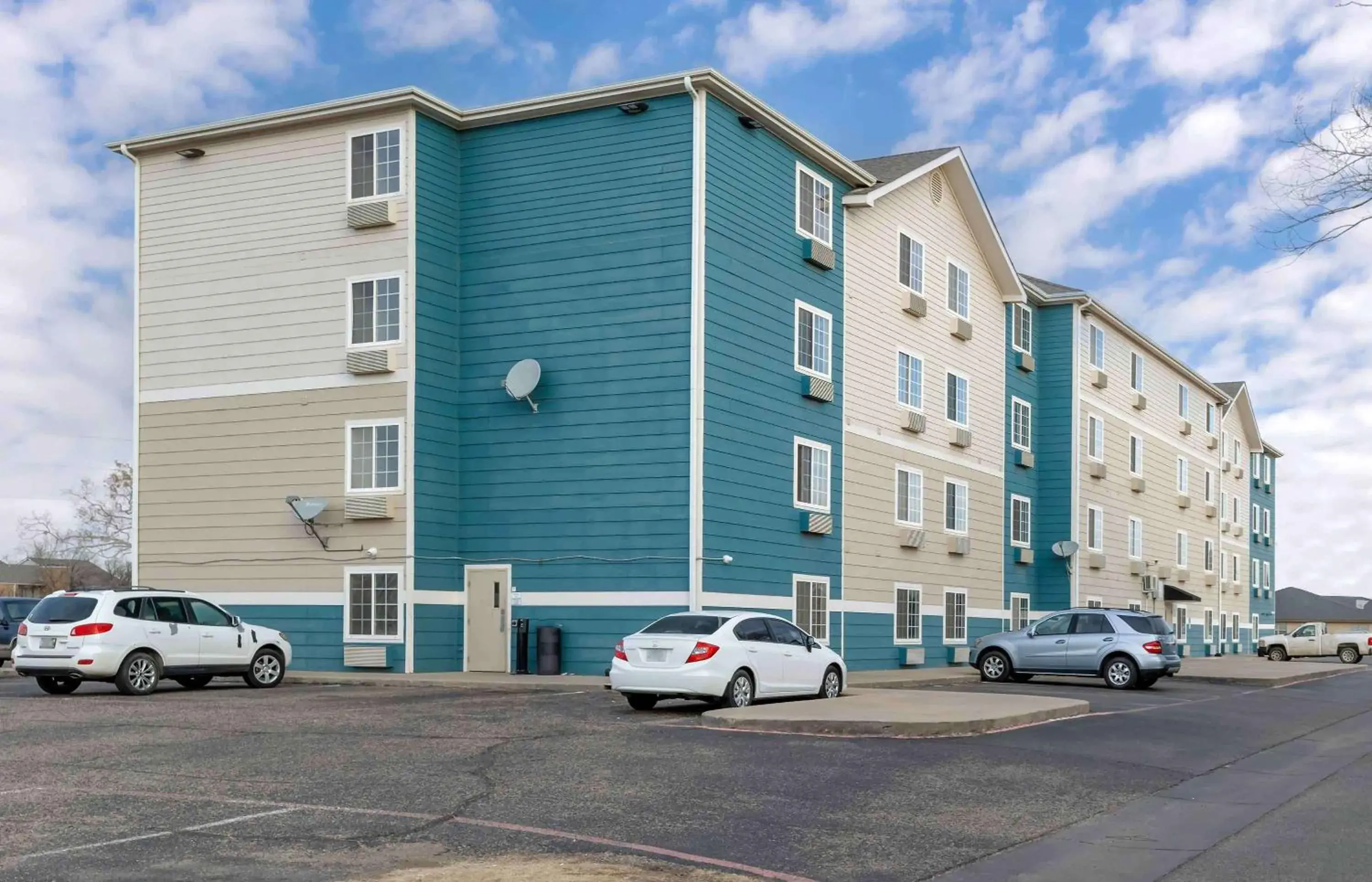 Property building in Extended Stay America Select Suites - Lubbock - West Property building in Extended Stay America Select Suites - Lubbock - West