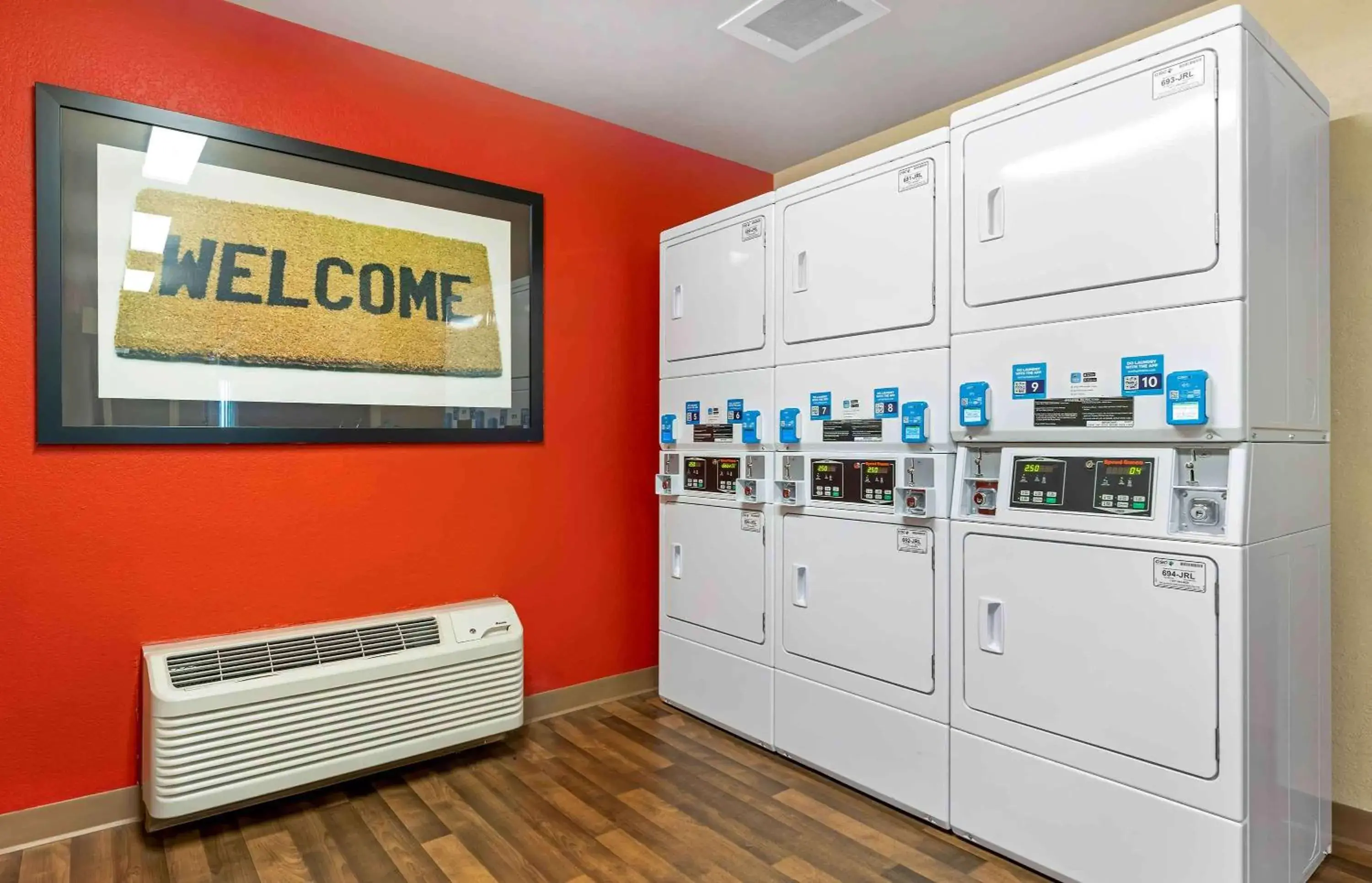 Property building in Extended Stay America Select Suites - Chicago - Darien Property building in Extended Stay America Select Suites - Chicago - Darien