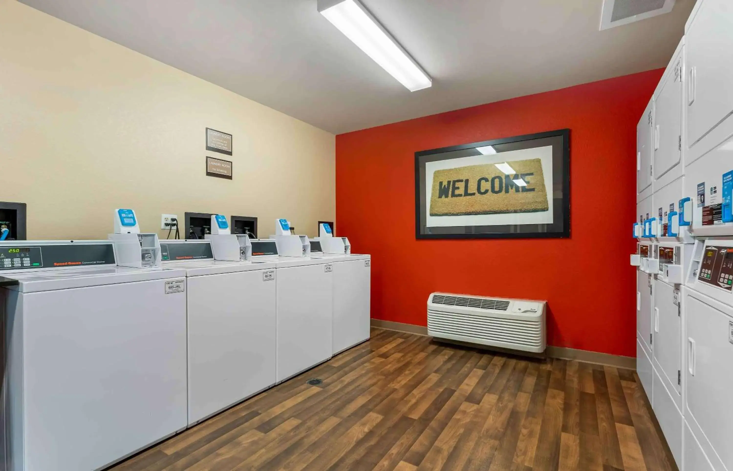 Property building in Extended Stay America Select Suites - Chicago - Darien Property building in Extended Stay America Select Suites - Chicago - Darien