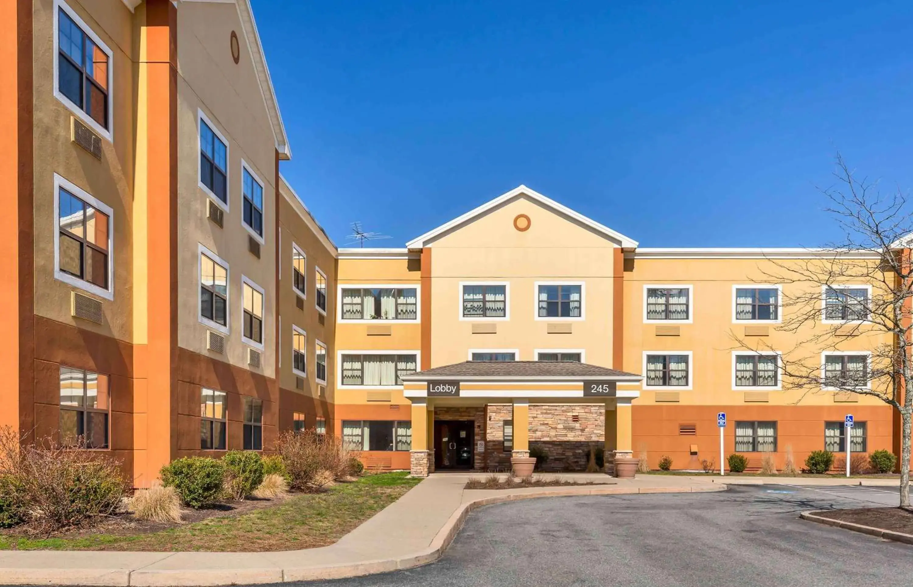 Property building in Extended Stay America Suites - Providence - Warwick Property building in Extended Stay America Suites - Providence - Warwick