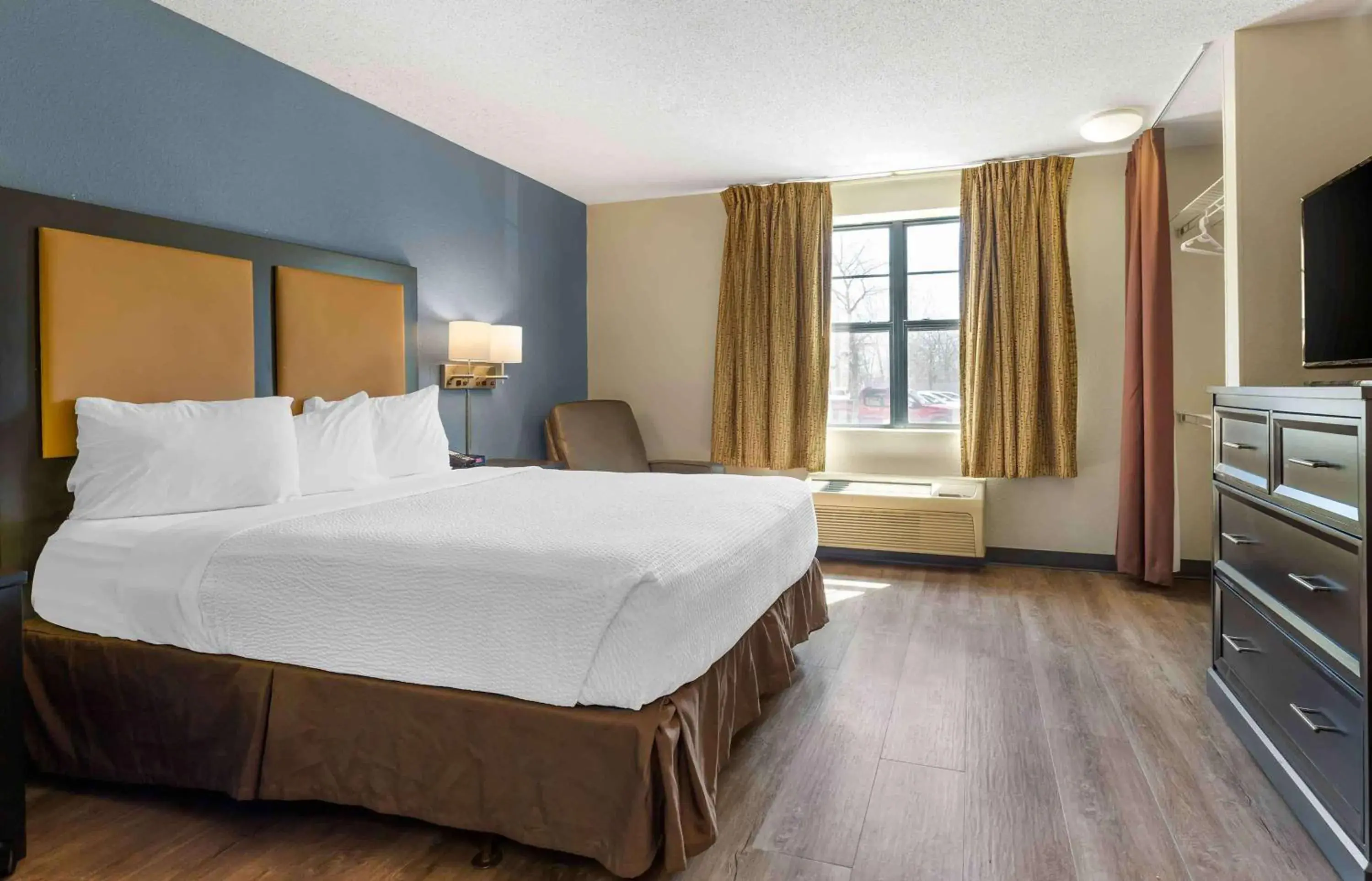 Queen studio with 1 Queen Bed - Disability Access/Non-Smoking in Extended Stay America Suites - Providence - Warwick Queen studio with 1 Queen Bed - Disability Access/Non-Smoking in Extended Stay America Suites - Providence - Warwick