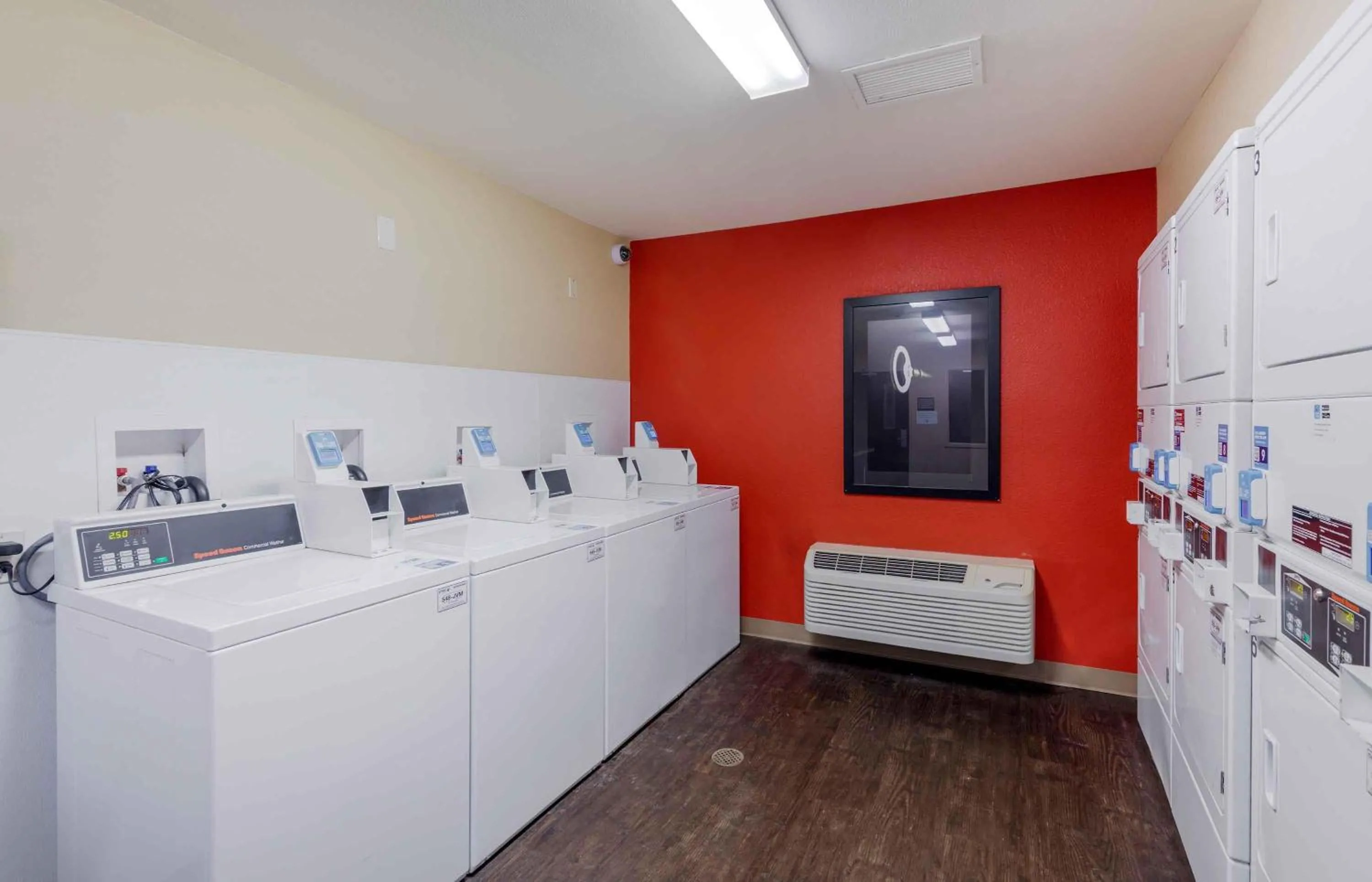 Property building in Extended Stay America Suites - Los Angeles - Simi Valley