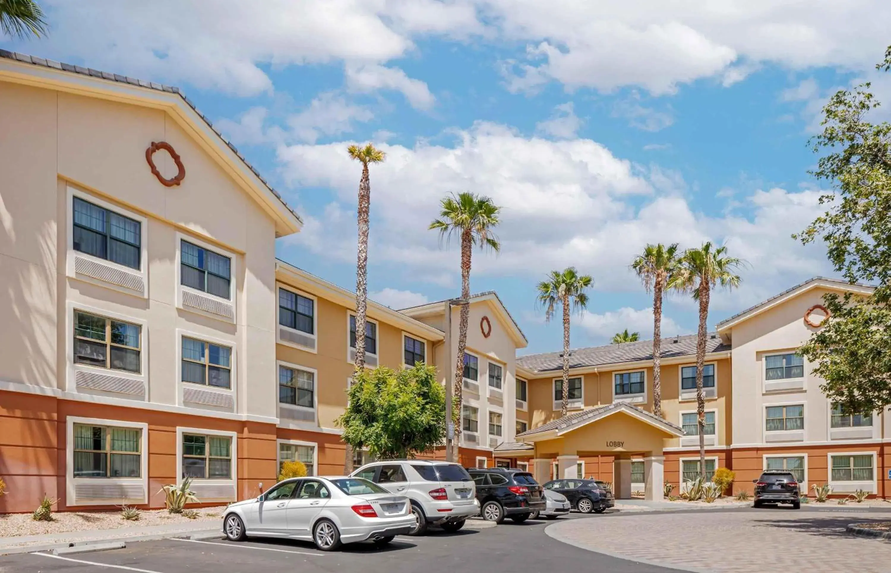Property building in Extended Stay America Suites - Los Angeles - Simi Valley Property building in Extended Stay America Suites - Los Angeles - Simi Valley