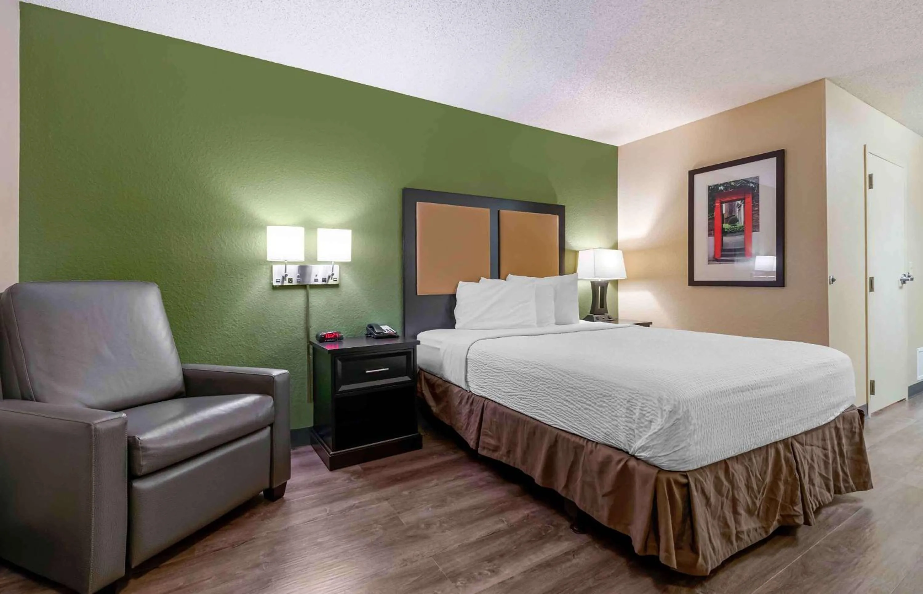 Bedroom, Bed in Extended Stay America Suites - Tacoma - Fife