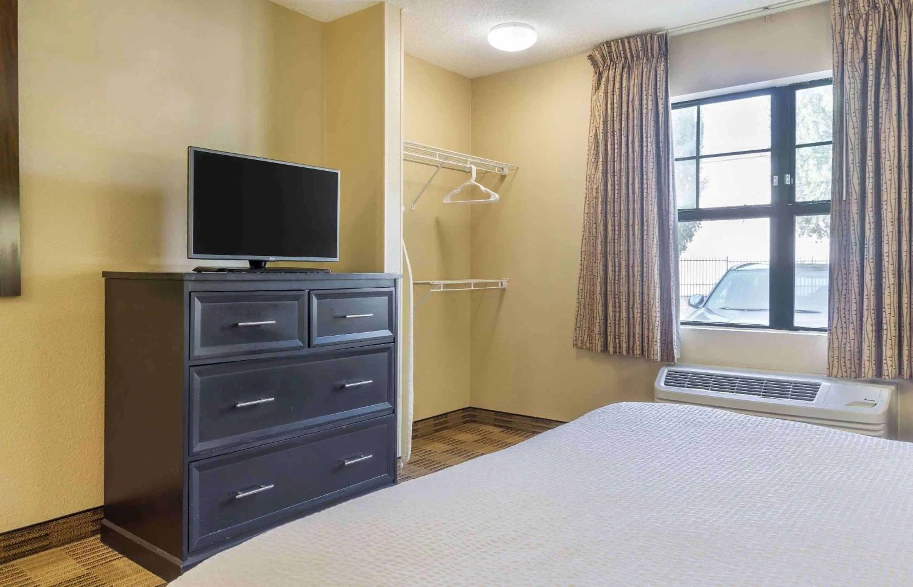 Bedroom, Bed in Extended Stay America Suites - Tacoma - Fife
