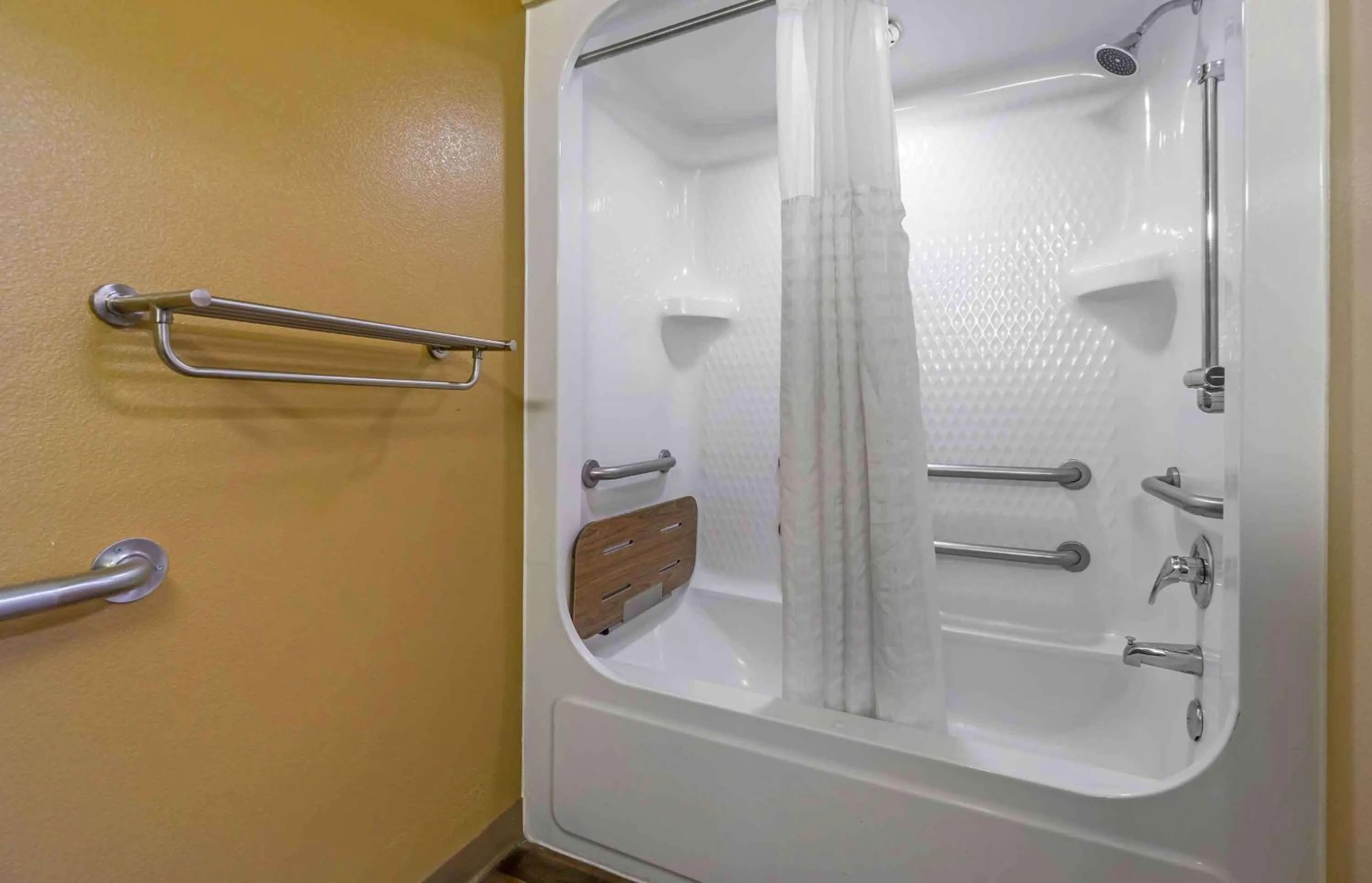 Bathroom in Extended Stay America Suites - Tacoma - Fife