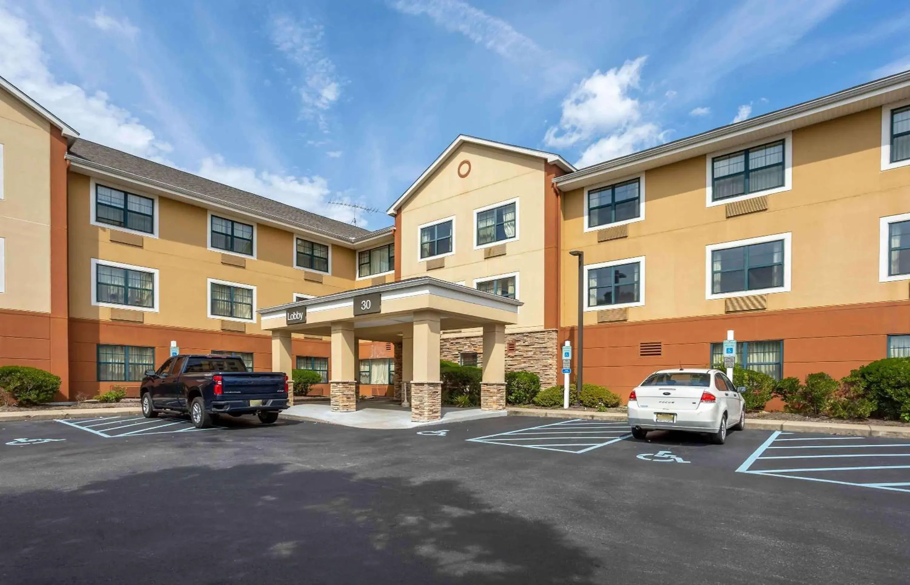 Property building in Extended Stay America Suites - Somerset - Franklin Property building in Extended Stay America Suites - Somerset - Franklin