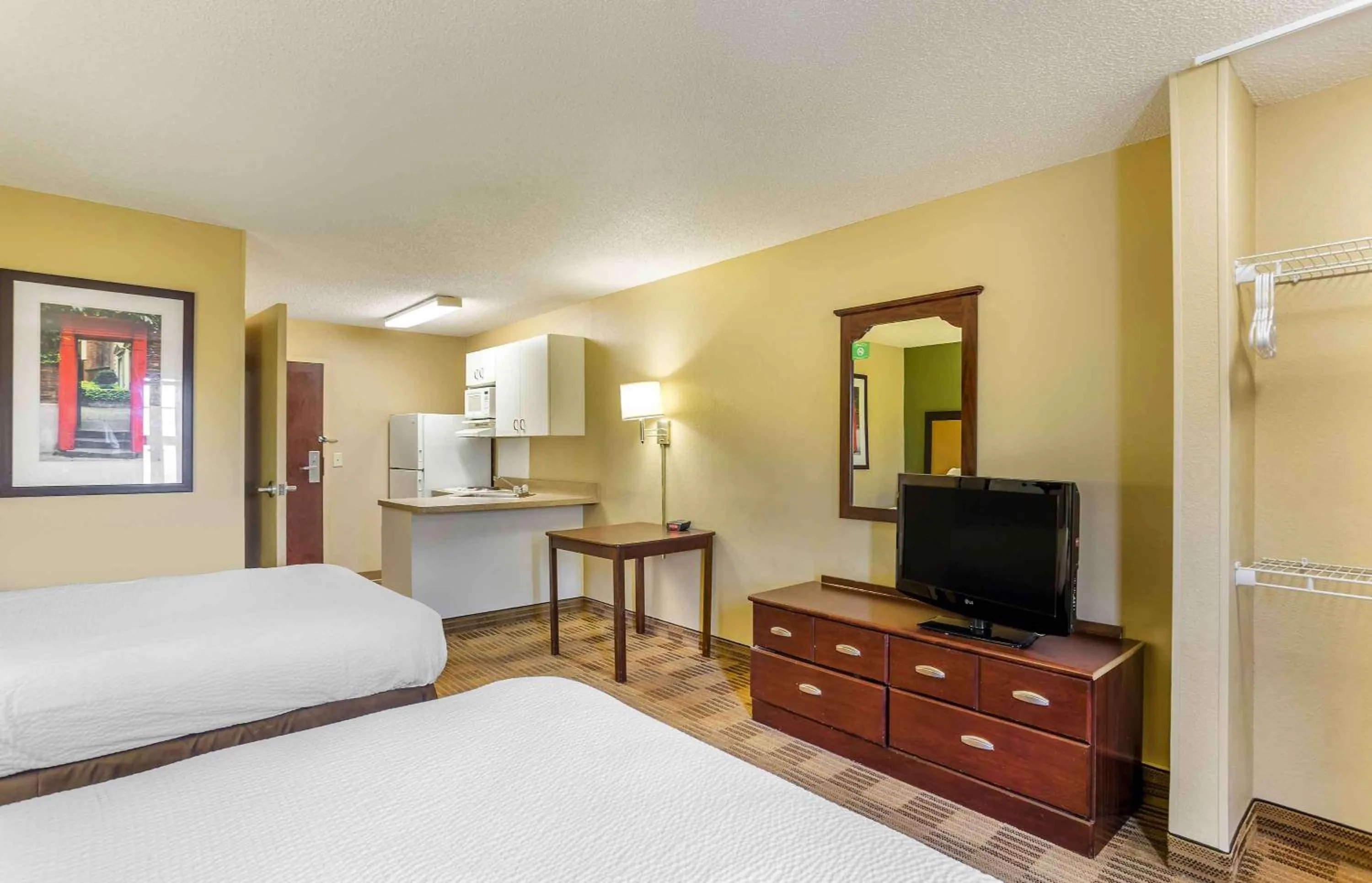 Bedroom, Bed in Extended Stay America Select Suites - Philadelphia - Malvern - Great Valley