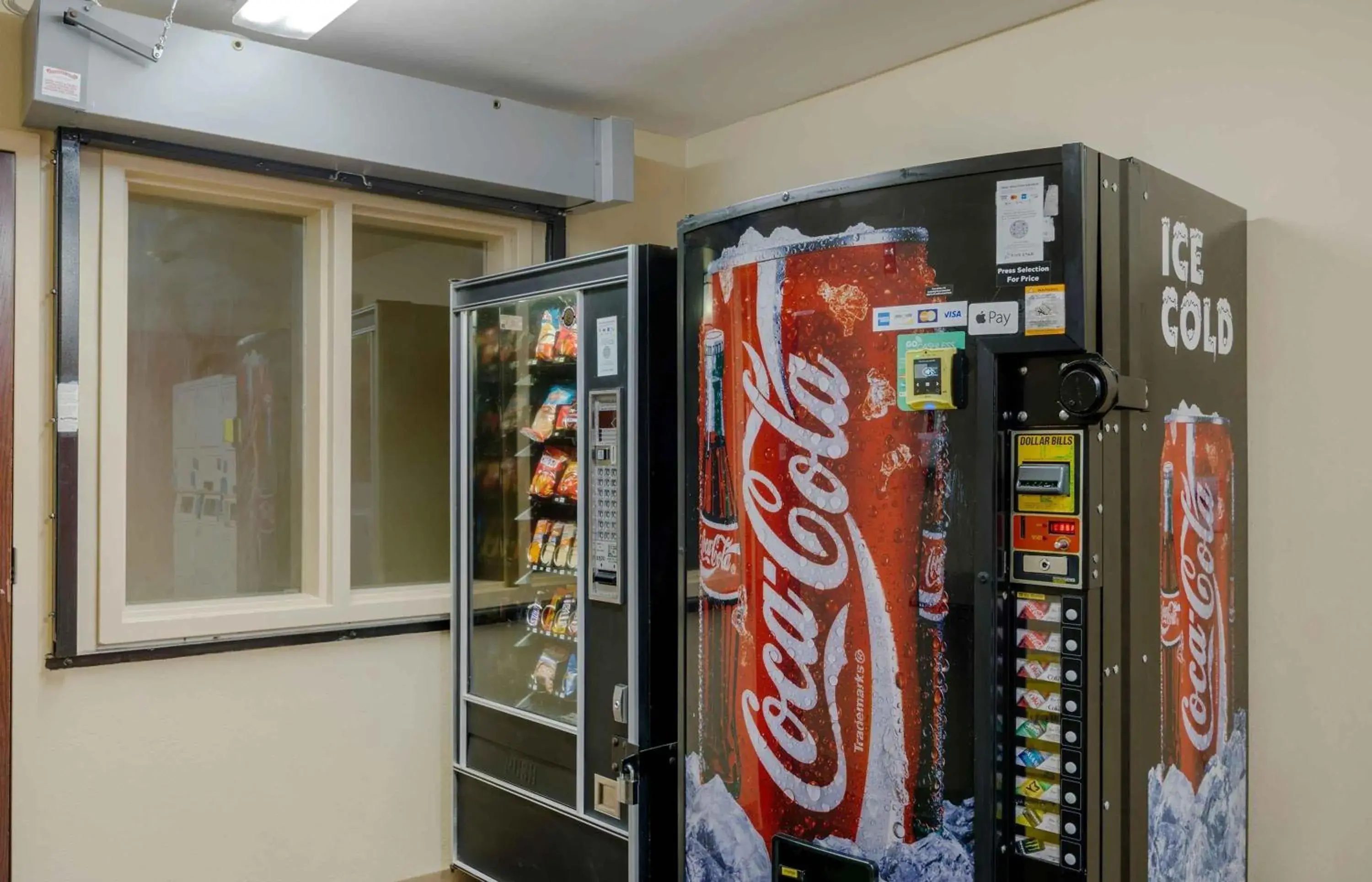 Property building in Extended Stay America Suites - Atlanta - Kennesaw Town Center Property building in Extended Stay America Suites - Atlanta - Kennesaw Town Center