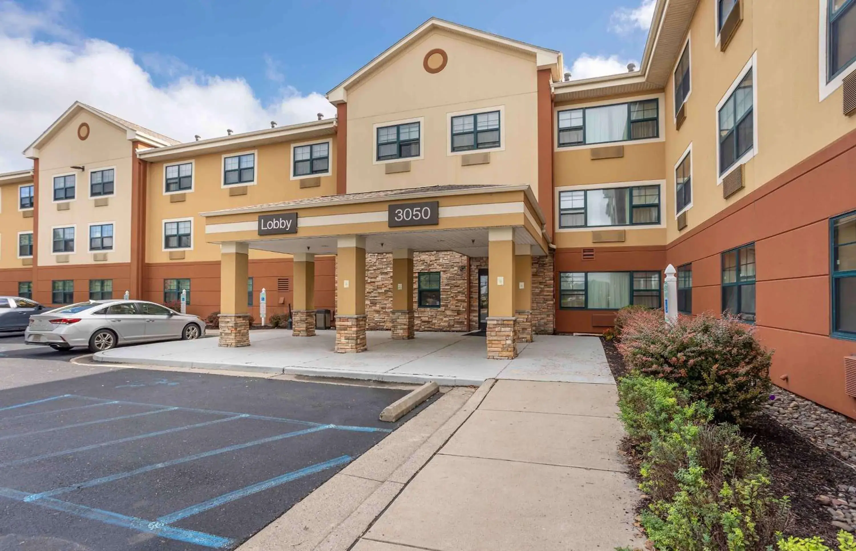 Property building in Extended Stay America Suites - Allentown - Bethlehem Property building in Extended Stay America Suites - Allentown - Bethlehem