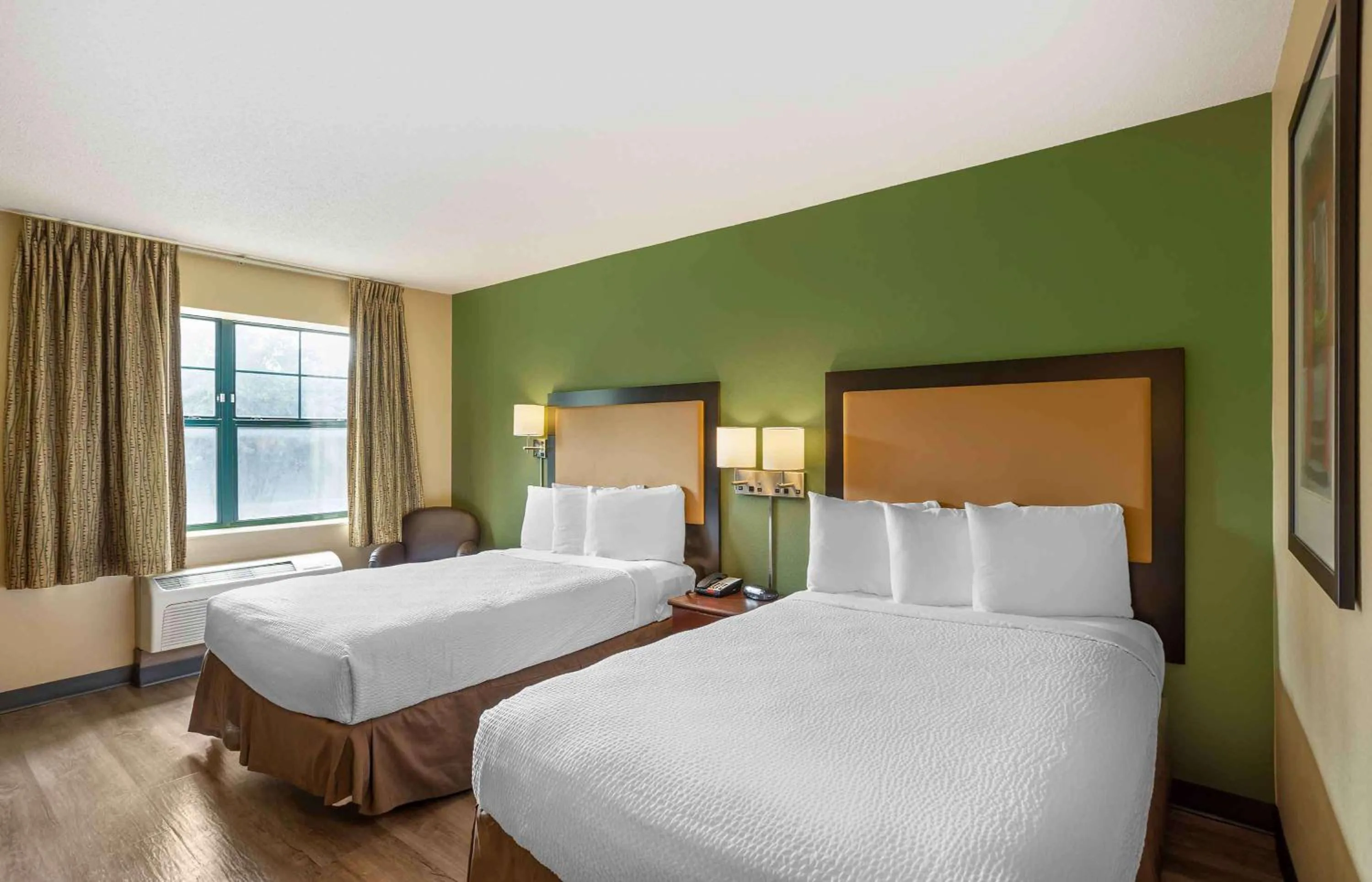 Bedroom, Bed in Extended Stay America Suites - Allentown - Bethlehem