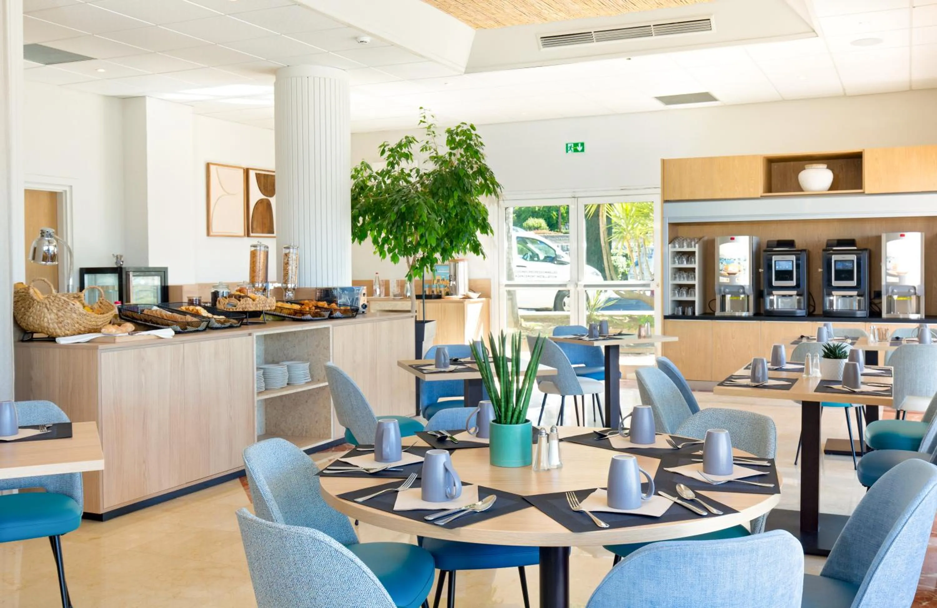 Restaurant/places to eat in Best Western Plus La Marina