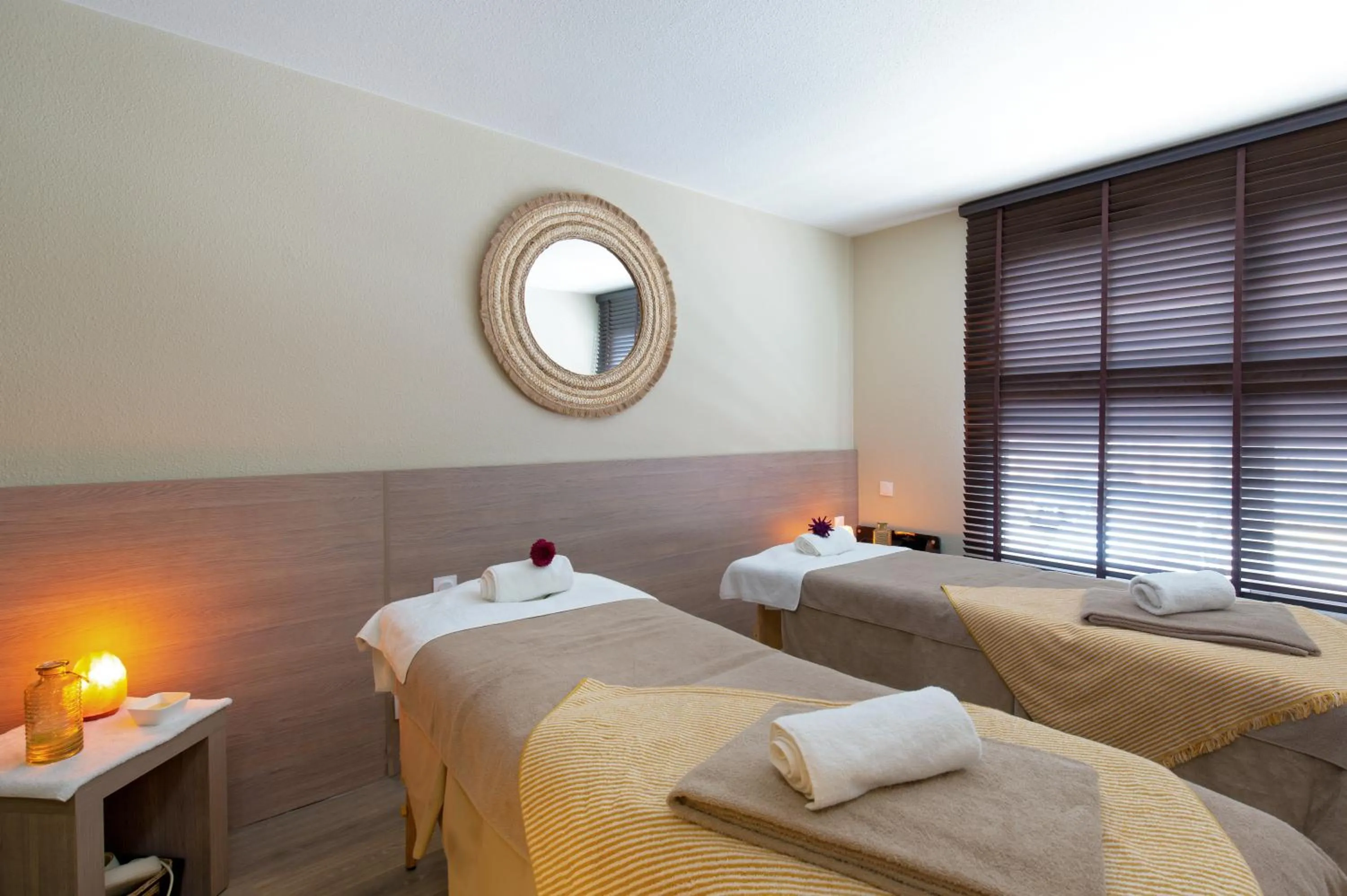 Massage, Bed in Best Western Plus La Marina