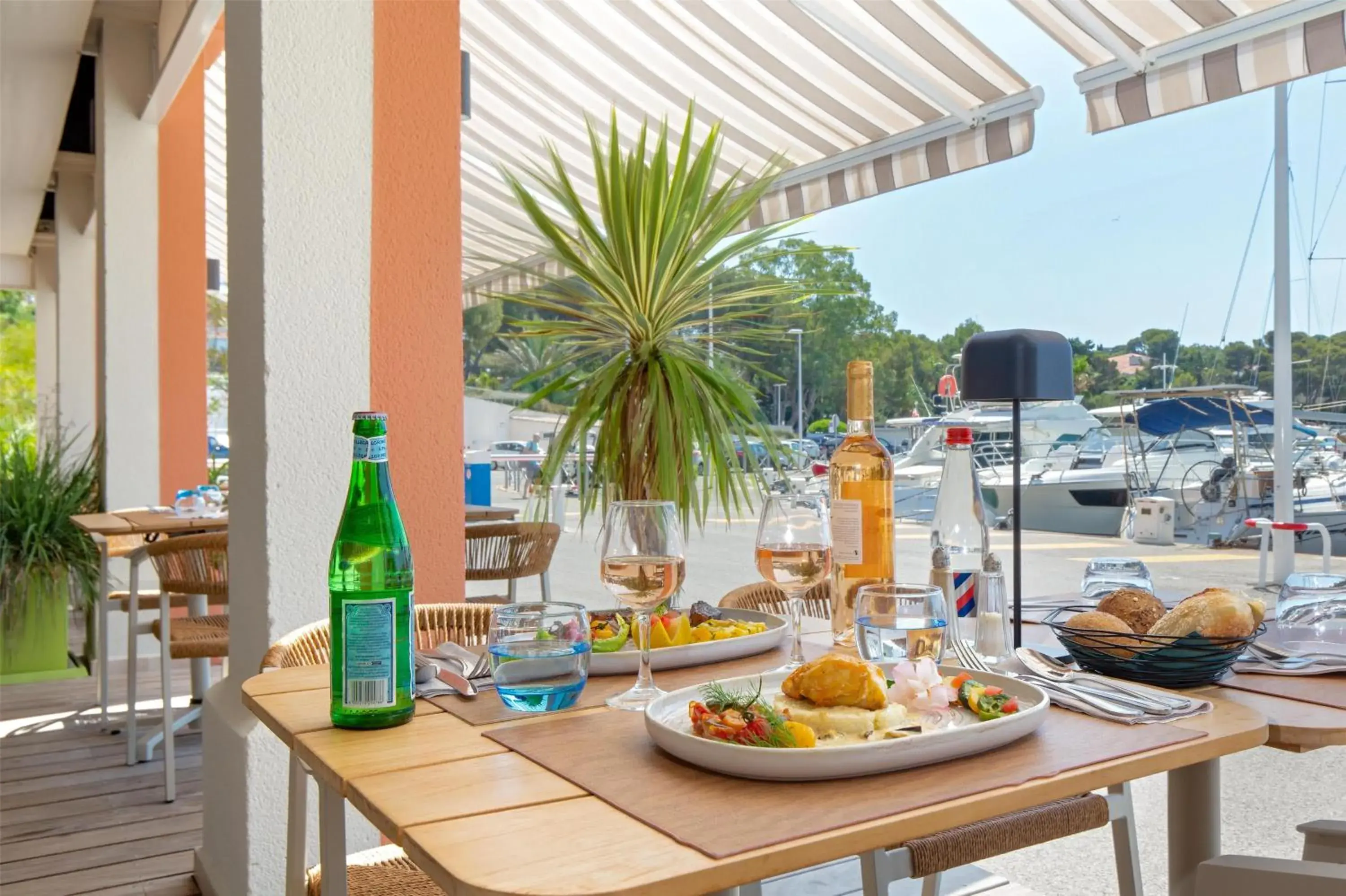 Restaurant/places to eat in Best Western Plus La Marina Restaurant/places to eat in Best Western Plus La Marina