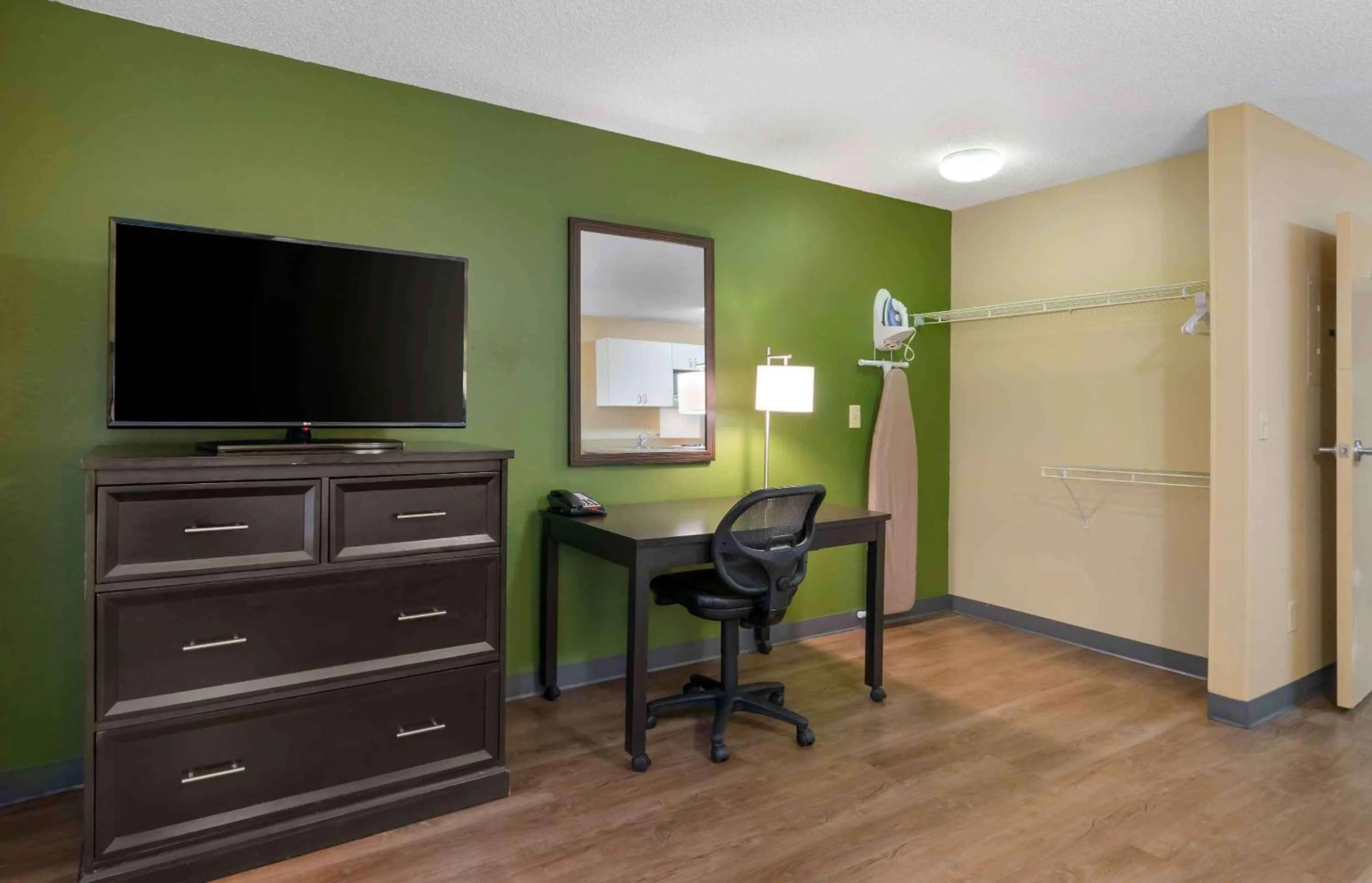 Bedroom in Extended Stay America Suites - St Petersburg - Clearwater - Executive Dr