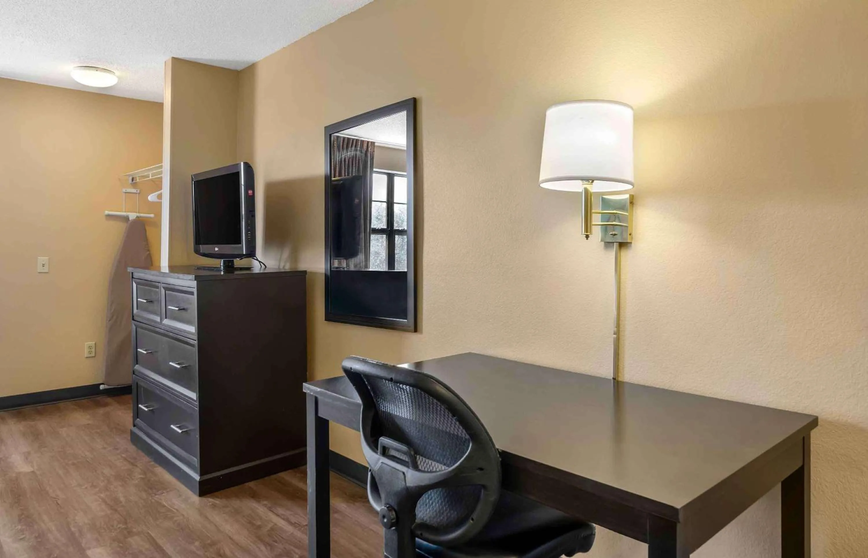 Bedroom in Extended Stay America Suites - St Petersburg - Clearwater - Executive Dr