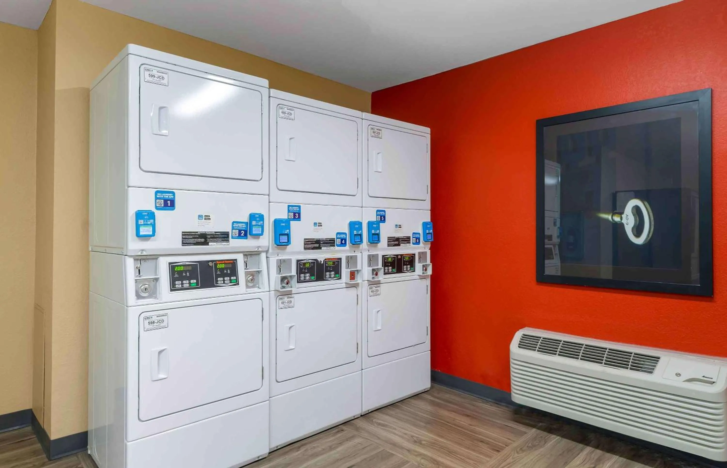 Property building in Extended Stay America Suites - St Petersburg - Clearwater - Executive Dr