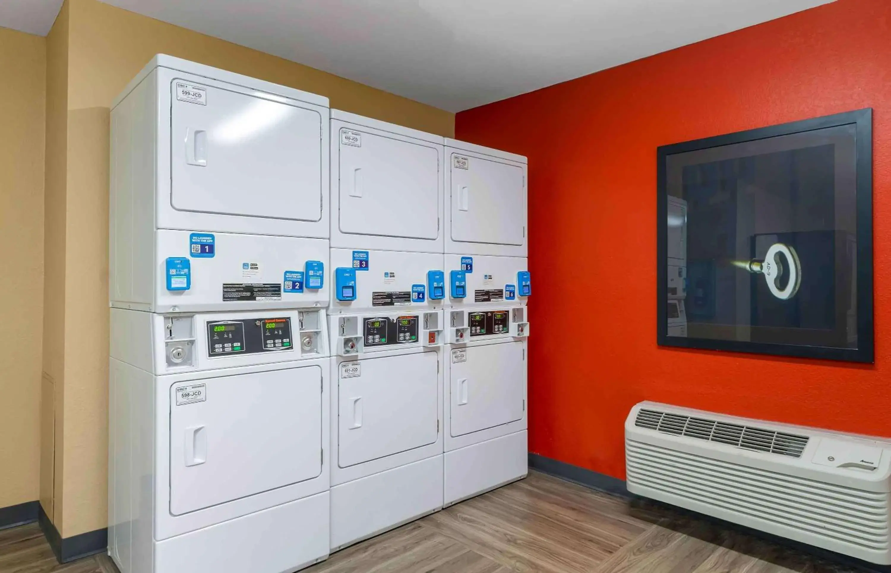 Property building in Extended Stay America Suites - St Petersburg - Clearwater - Executive Dr Property building in Extended Stay America Suites - St Petersburg - Clearwater - Executive Dr