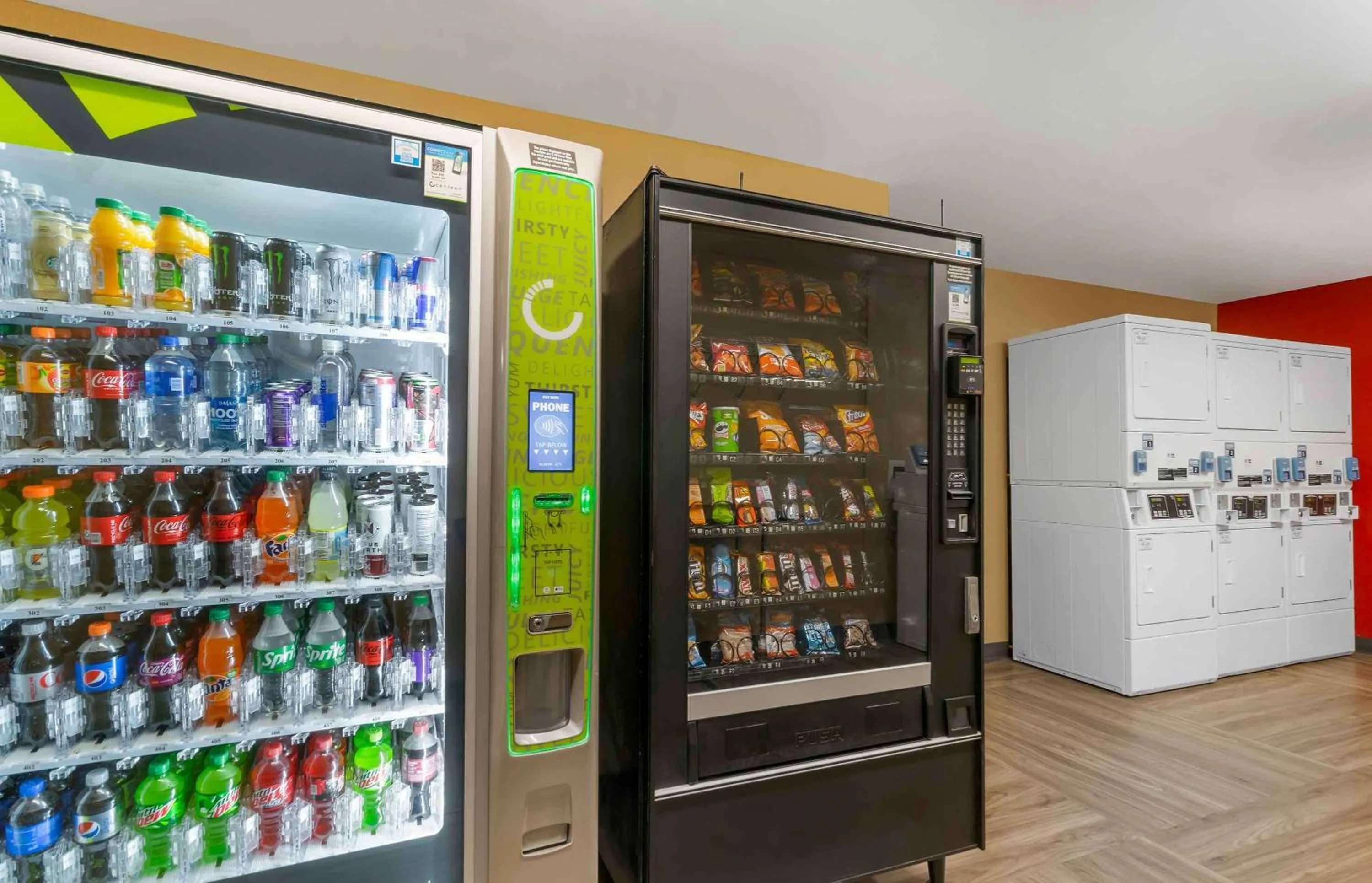 Property building in Extended Stay America Suites - St Petersburg - Clearwater - Executive Dr