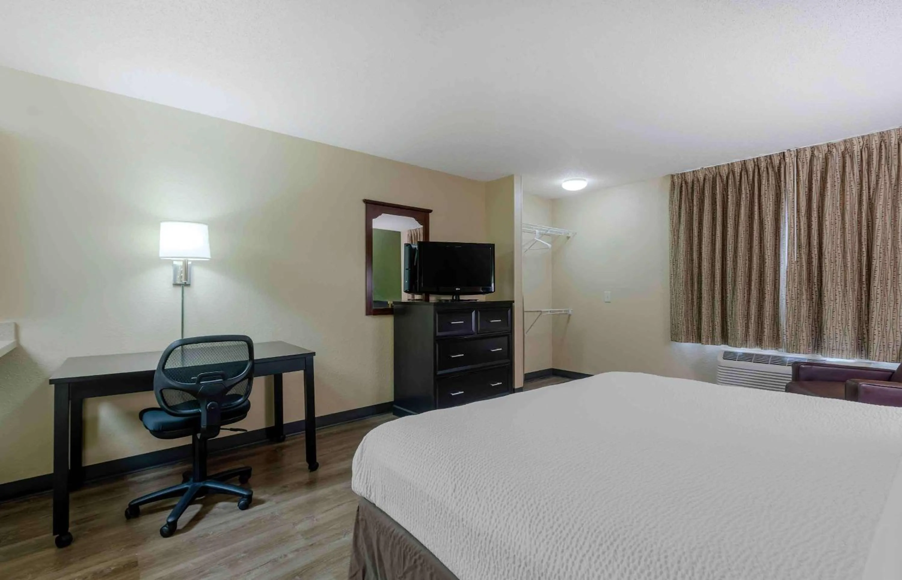 Bedroom, Bed in Extended Stay America Select Suites - Atlanta - Clairmont