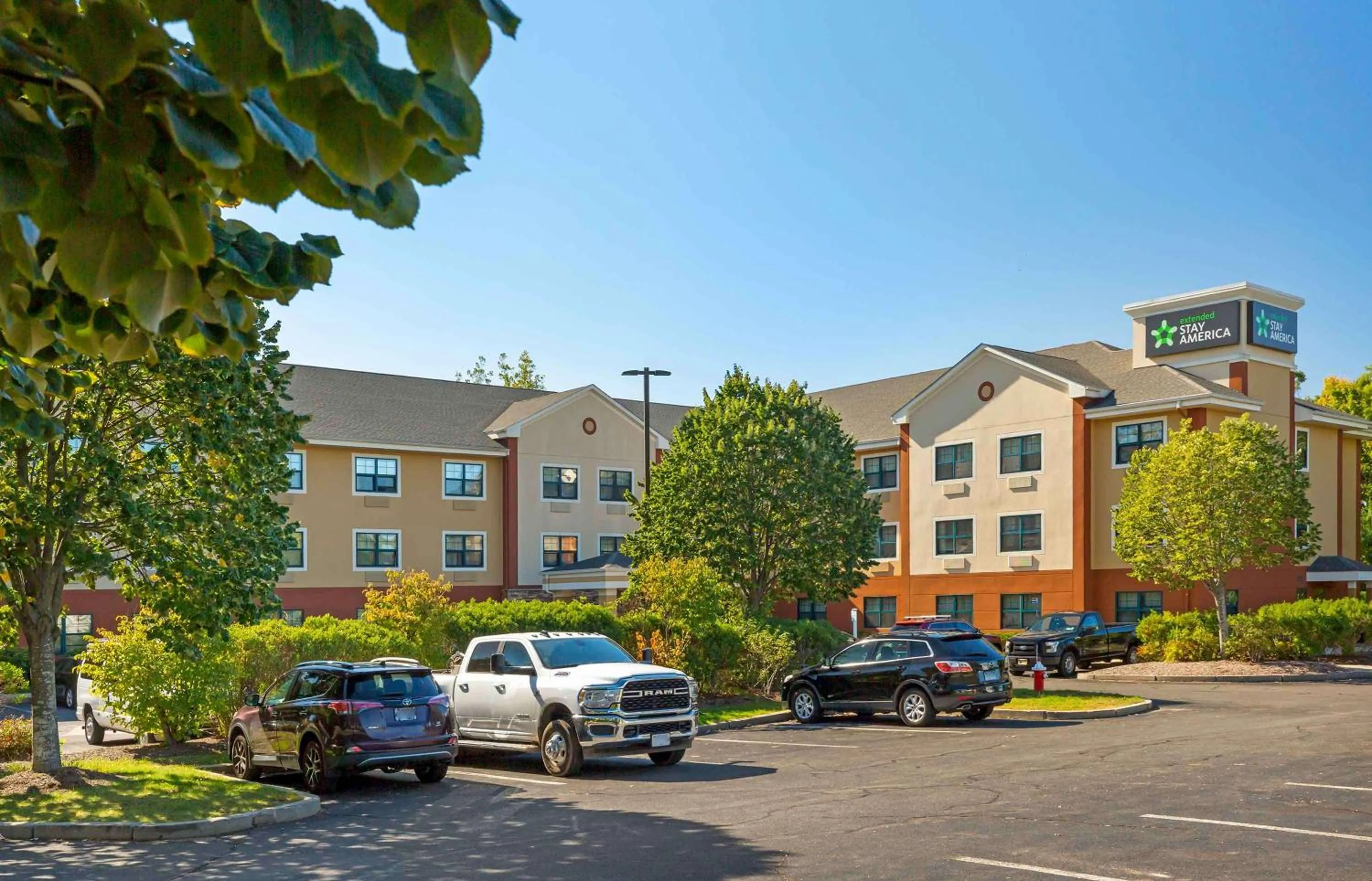 Property building in Extended Stay America Select Suites - Hartford - Manchester