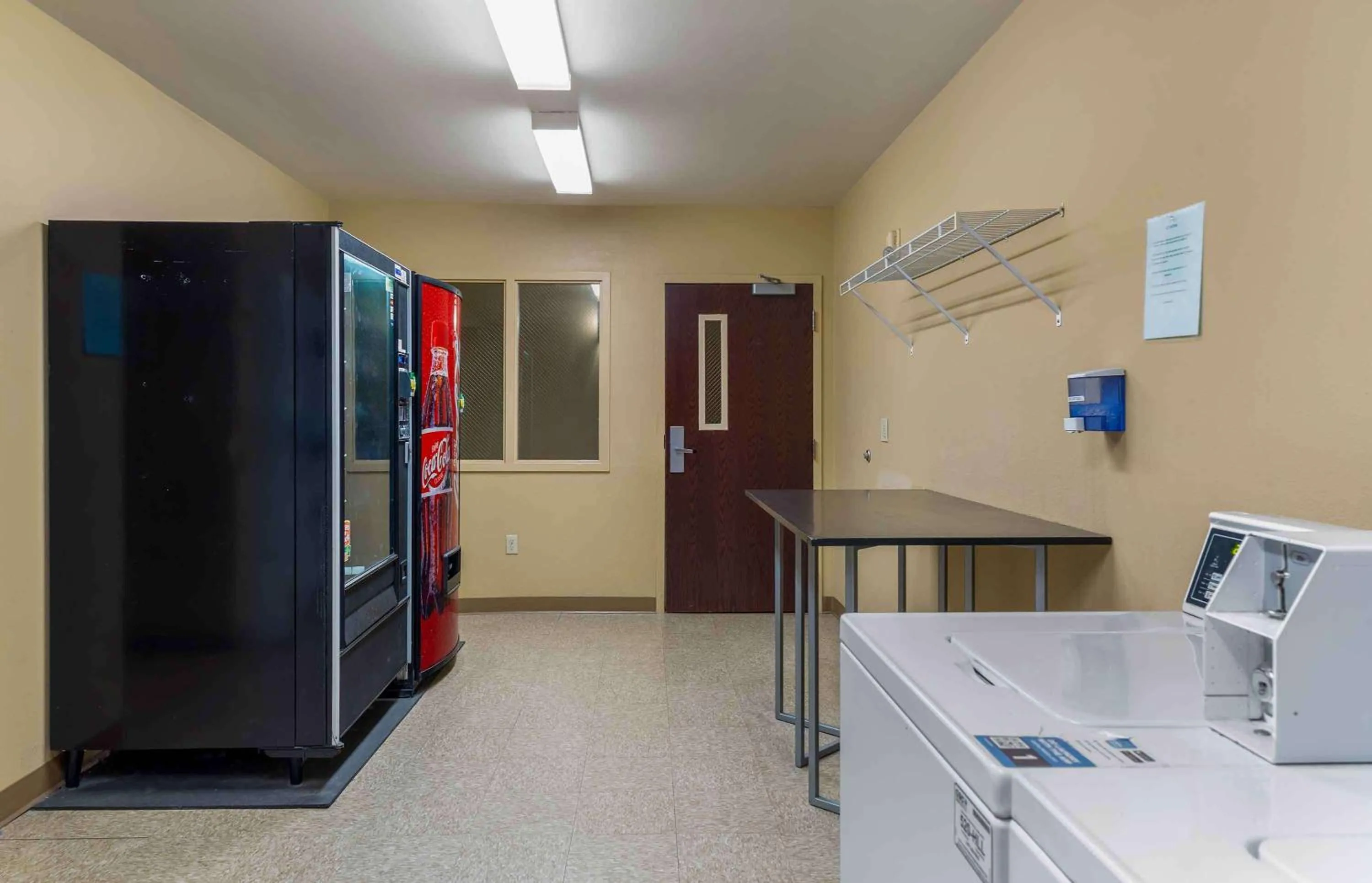 Property building in Extended Stay America Select Suites - Hartford - Manchester