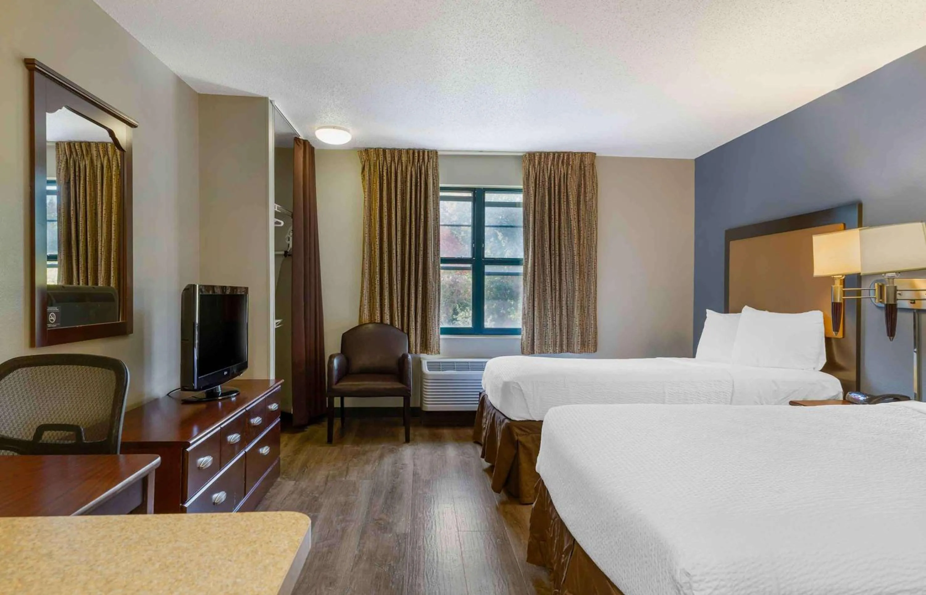 Bedroom, Bed in Extended Stay America Suites - Hartford - Meriden