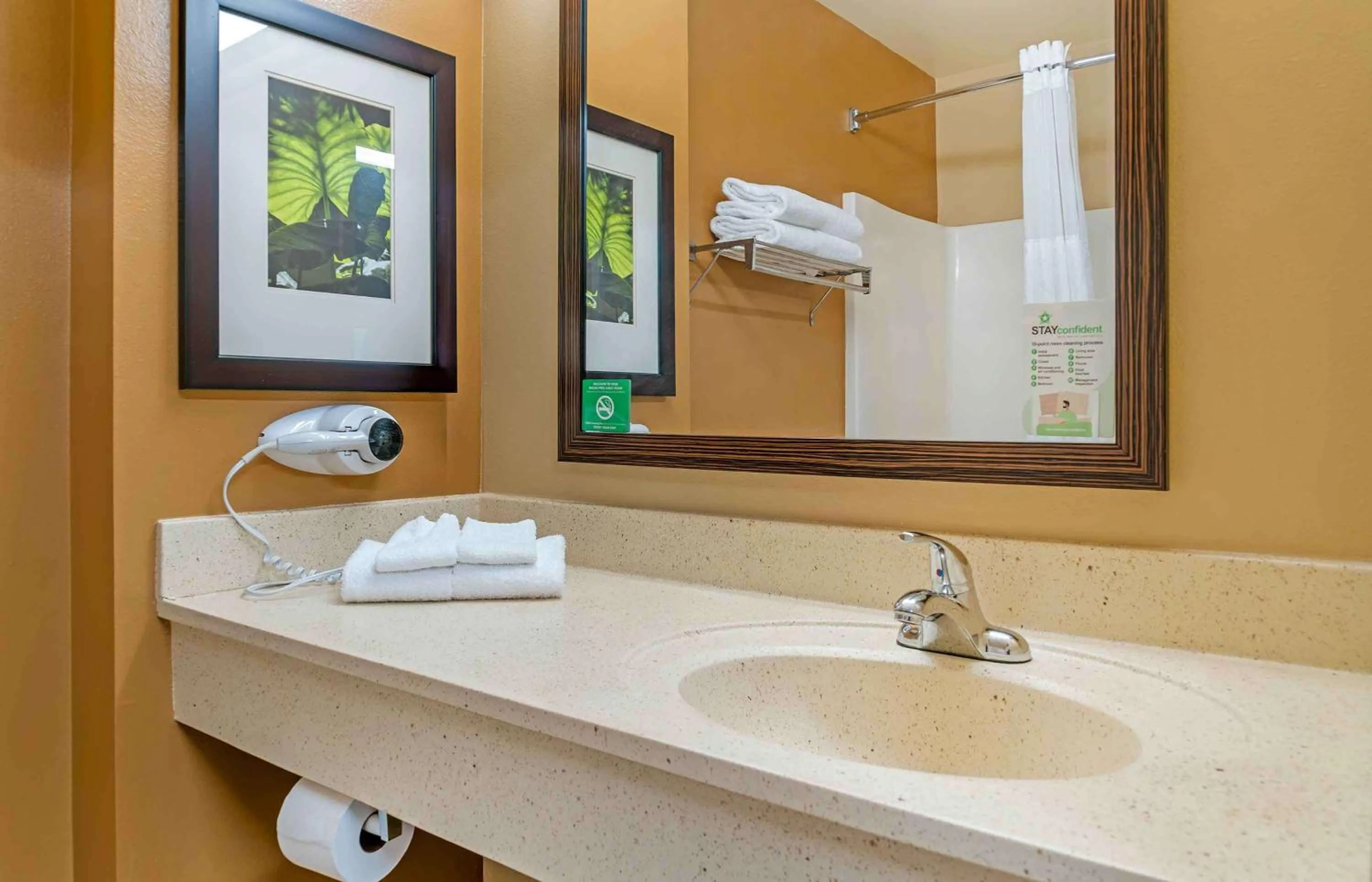 Bathroom in Extended Stay America Select Suites - Grand Rapids - Kentwood