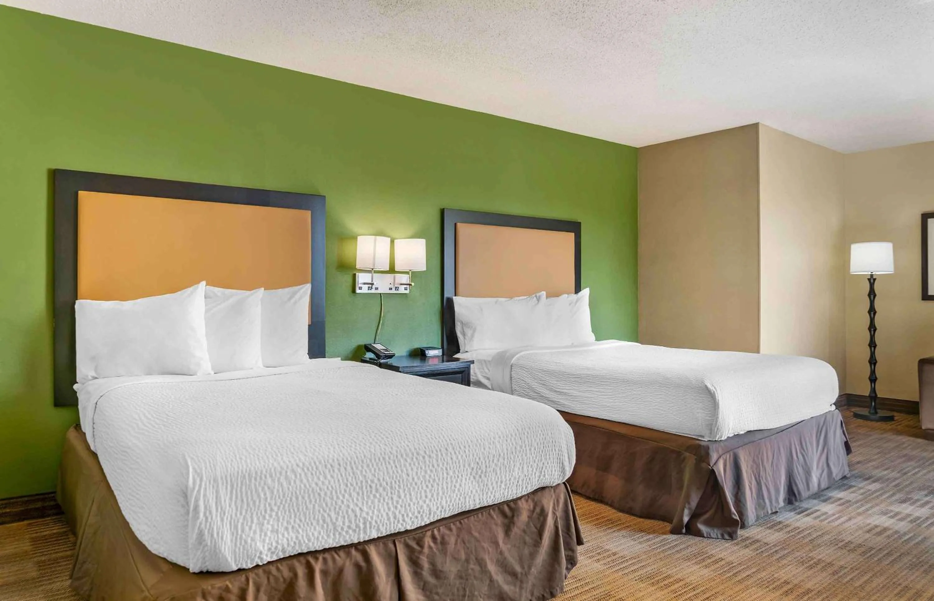 Bedroom, Bed in Extended Stay America Select Suites - Grand Rapids - Kentwood